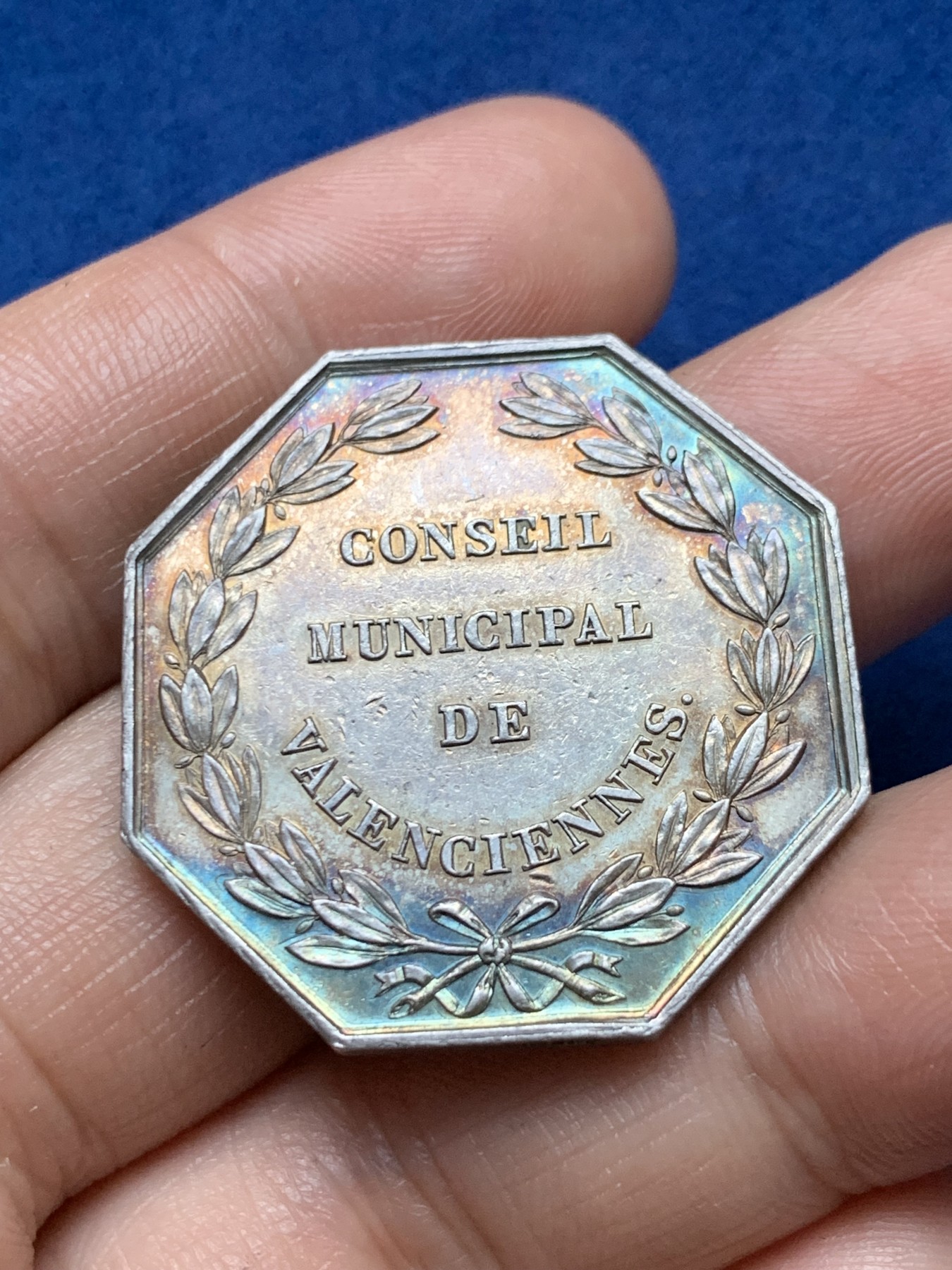 《竞宝斋》第262场-周日，周一，周二 3场连拍 (全场包邮) 法国瓦伦谢纳市政管理八角银质代币，16.28g，33.7mm，1860-1879年蜜蜂边铭