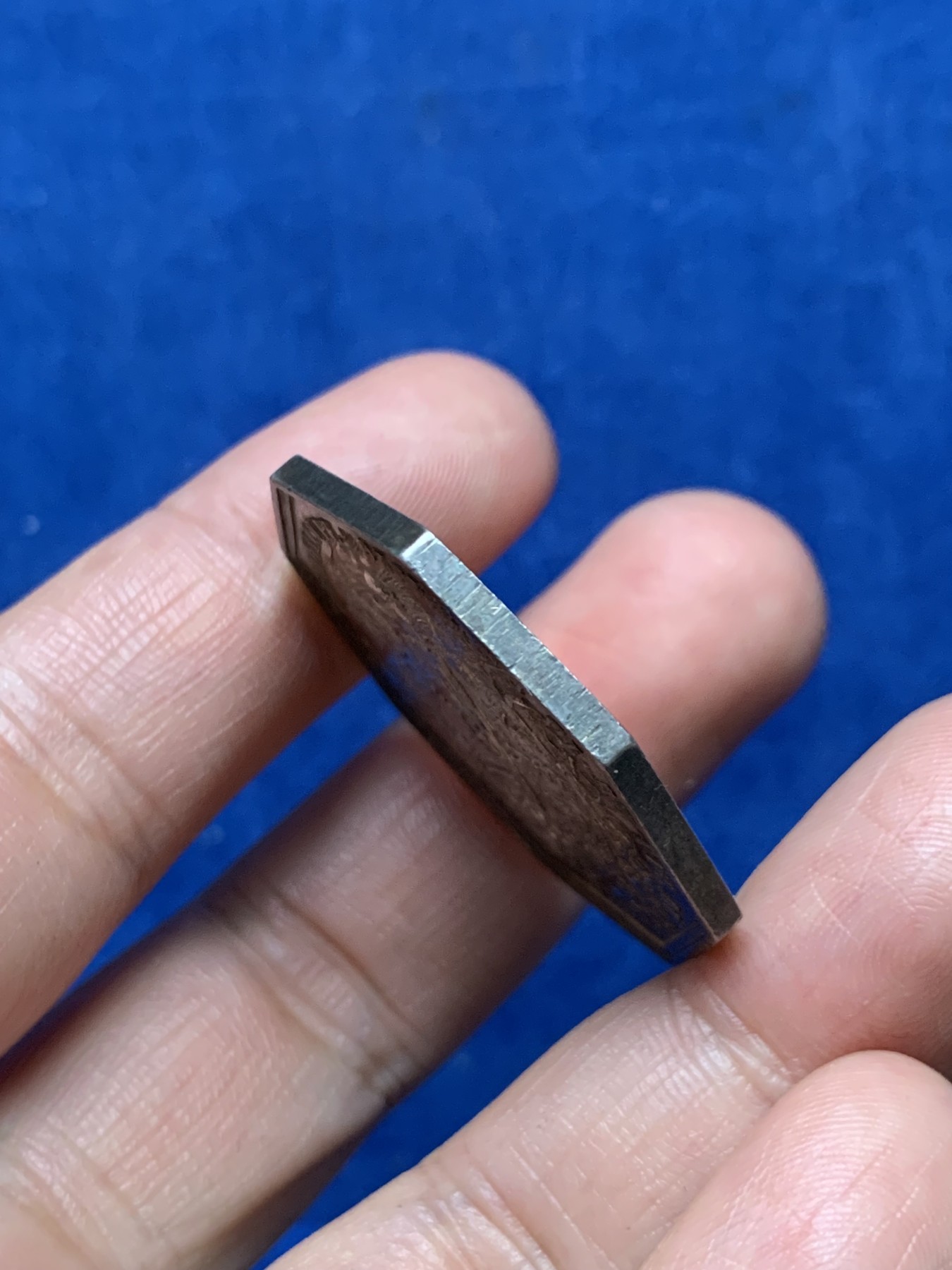 《竞宝斋》第262场-周日，周一，周二 3场连拍 (全场包邮) 法国1826年海外省份瓜德鲁普银行八角银章，17.95g，35.6mm，早期无边铭