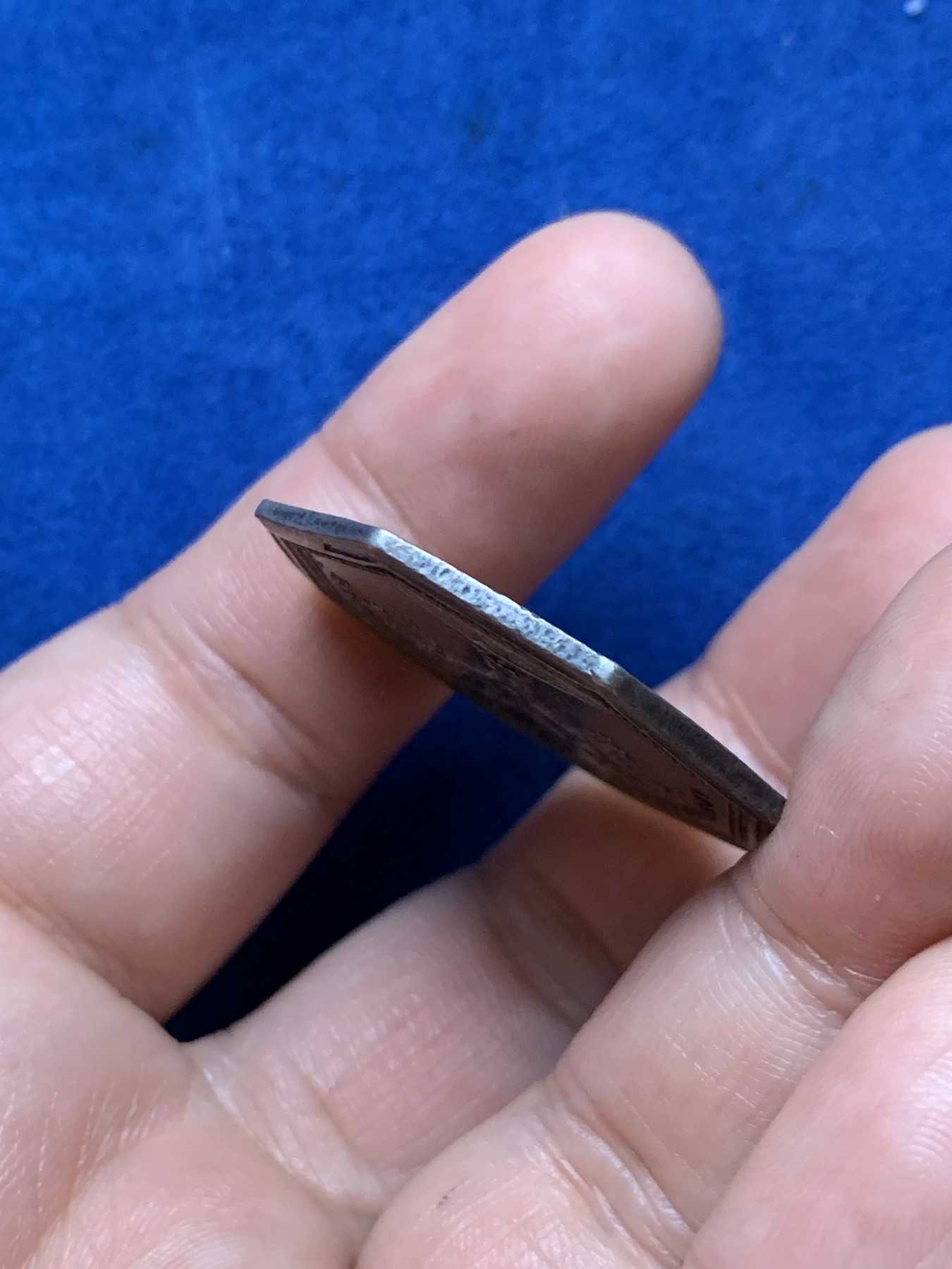 《竞宝斋》第262场-周日，周一，周二 3场连拍 (全场包邮) 法国鲁昂诺曼底关于友谊的八角银章，铭文：即使死亡也没有使他们分离，15.54g，33mm，早期无边铭