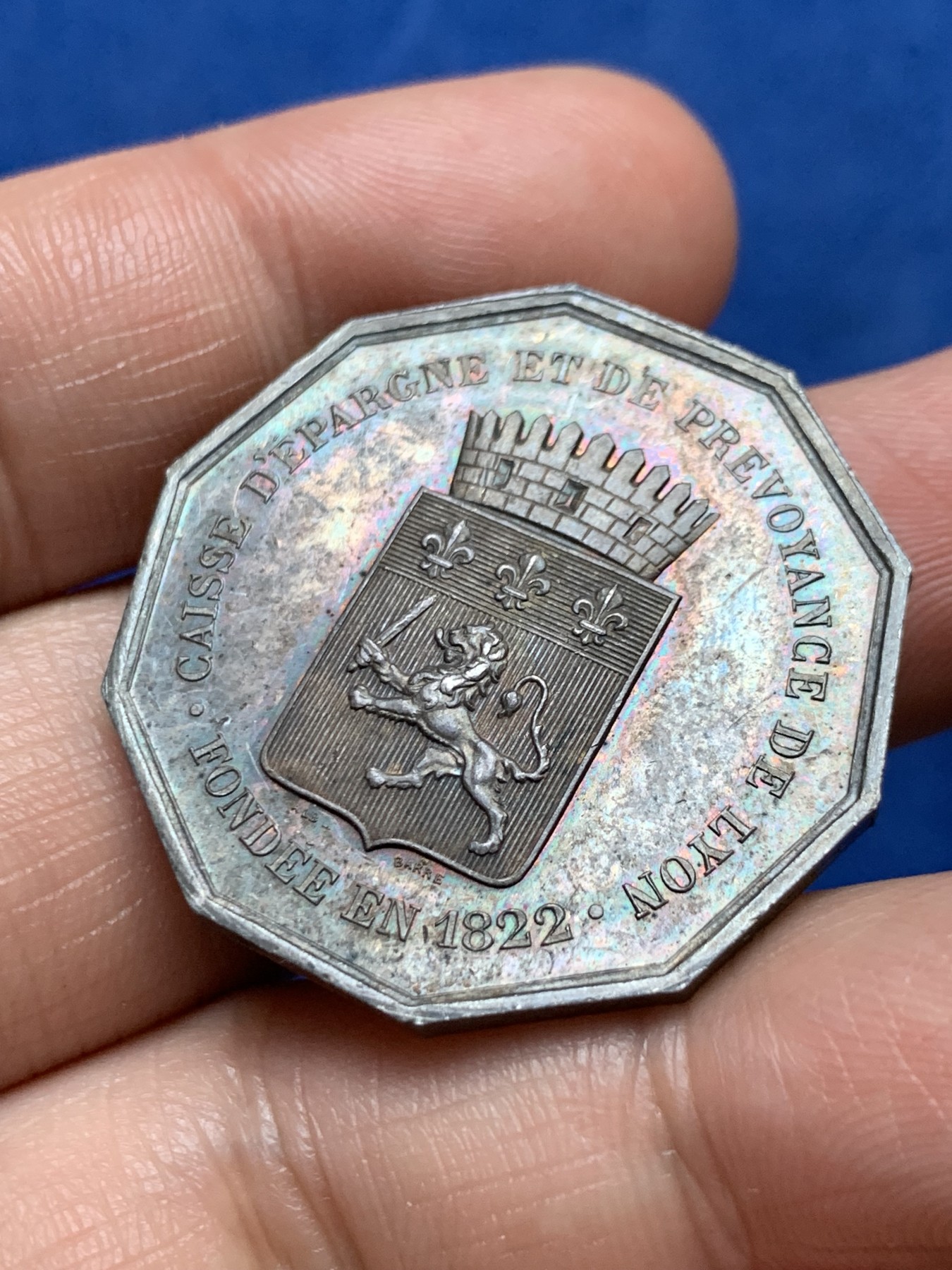 《竞宝斋》第262场-周日，周一，周二 3场连拍 (全场包邮) 法国里昂储蓄银行十边形代用银币，16.56g，33.2mm，丰饶角边铭