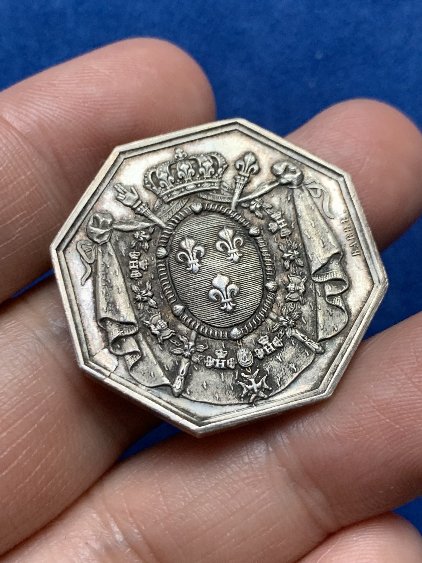 《竞宝斋》第262场-周日，周一，周二 3场连拍 (全场包邮) 法国八角银章，亚眠公证人，13.93g，31.5mm，1832年以前无边铭