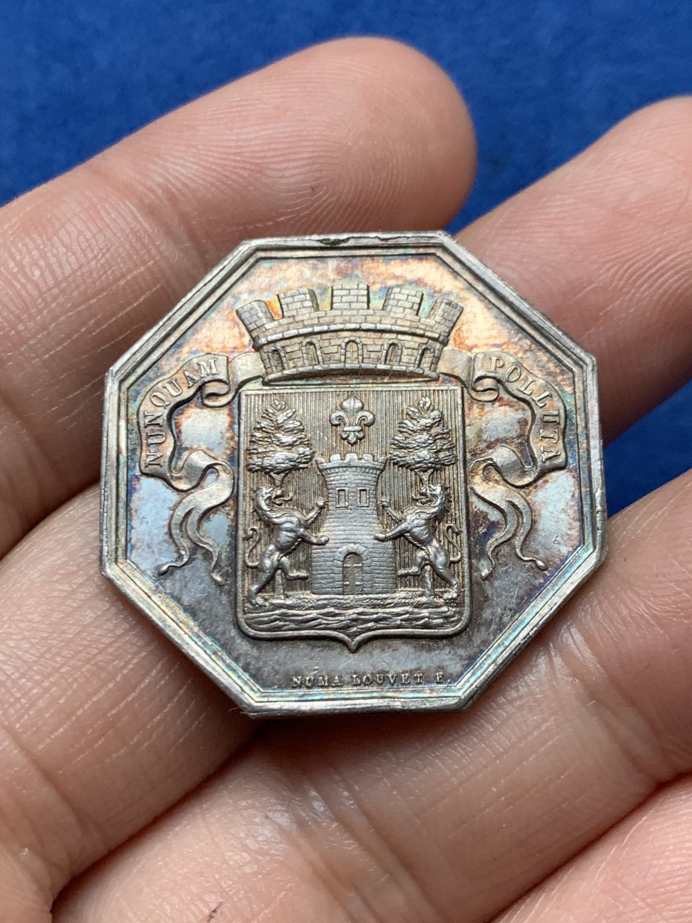 《竞宝斋》第262场-周日，周一，周二 3场连拍 (全场包邮) 法国八角银章，巴约纳商会，13.05g，30.7mm，蜜蜂边铭，极美五彩包浆