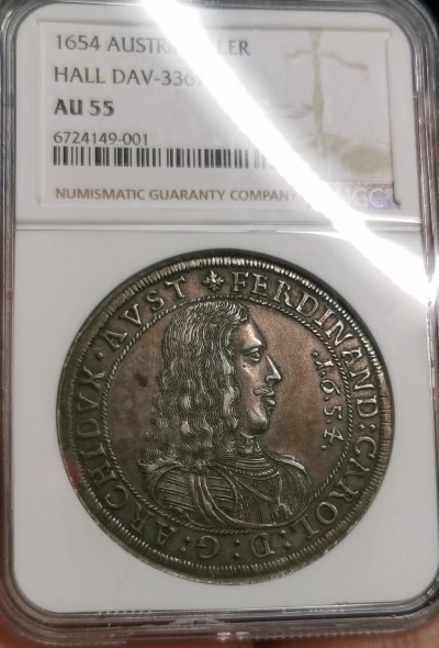 凡希社世界钱币微拍第二百六十六期 荐！1654神罗总庭费迪南德戎装像泰勒大银NGC-AU55，传世黑彩，包浆淳熟，压印细节一流！请参考视频。