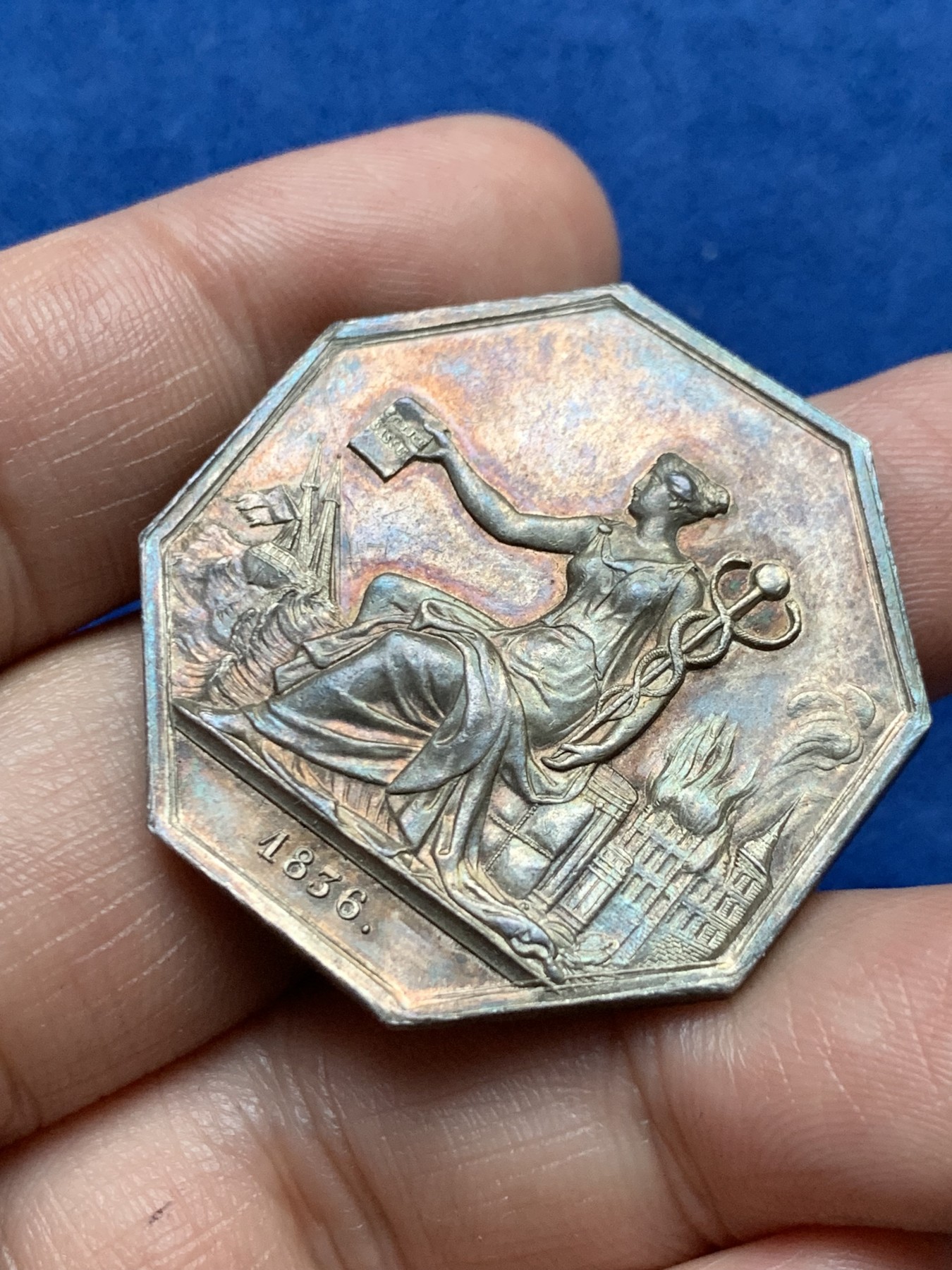 《竞宝斋》第262场-周日，周一，周二 3场连拍 (全场包邮) 法国海上火灾保险公司银质八角银质代币，21.09g，36.4mm，1842-1845年船首边铭