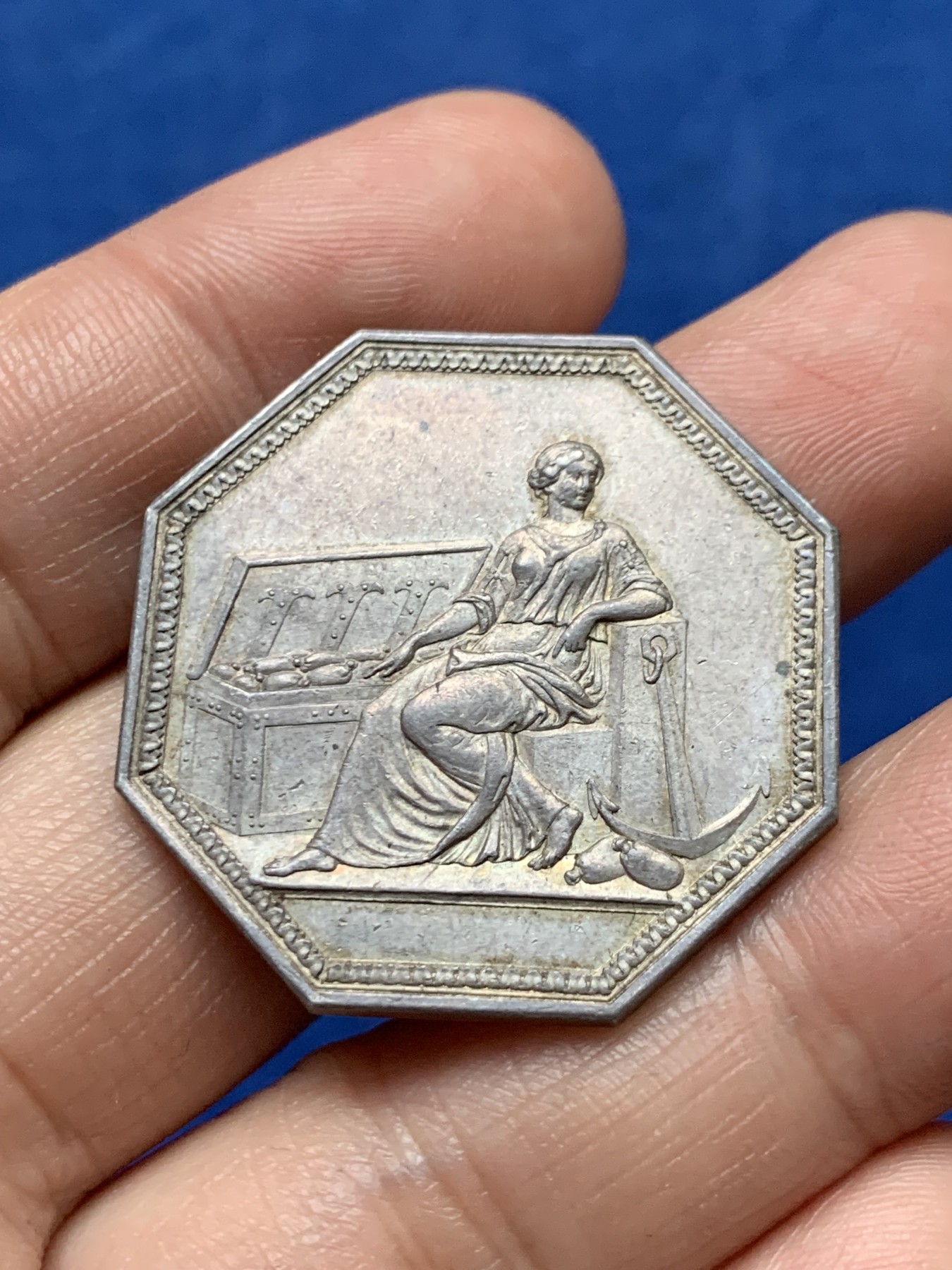 《竞宝斋》第262场-周日，周一，周二 3场连拍 (全场包邮) 法国巴黎贴现银行八角银章，14.53g，33.7mm，早期无边铭