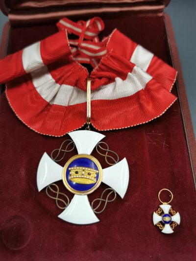 老王徽章第三十六期 - 意大利王国指挥官级王冠勋章    金质珐琅   原盒带迷你