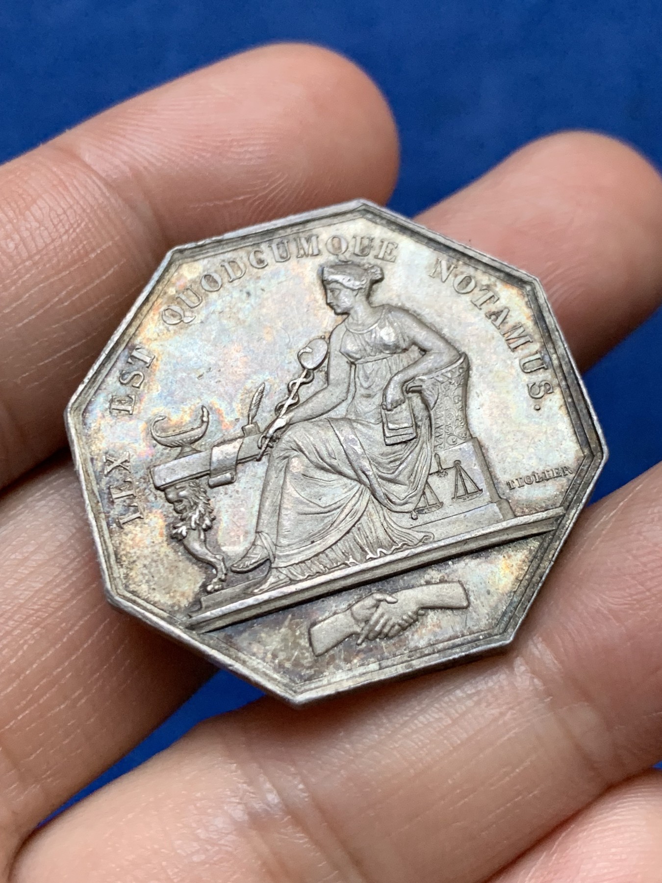 《竞宝斋》第262场-周日，周一，周二 3场连拍 (全场包邮) 法国波尔多公证人JETON银质八角，直径33.5毫米 重量17.43克，边铭：1845-1860手指