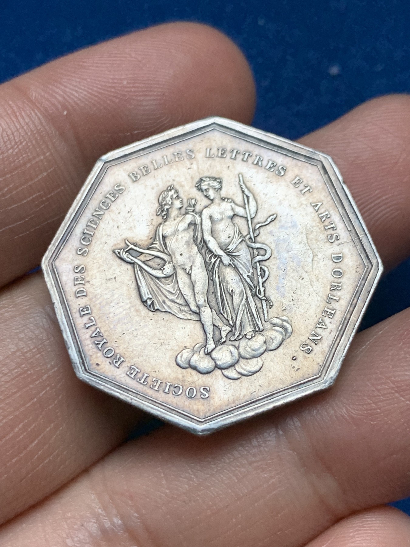 《竞宝斋》第262场-周日，周一，周二 3场连拍 (全场包邮) 法国奥尔良科学与文艺协会八角银质代币，13.17g，30.5mm，早期无边铭