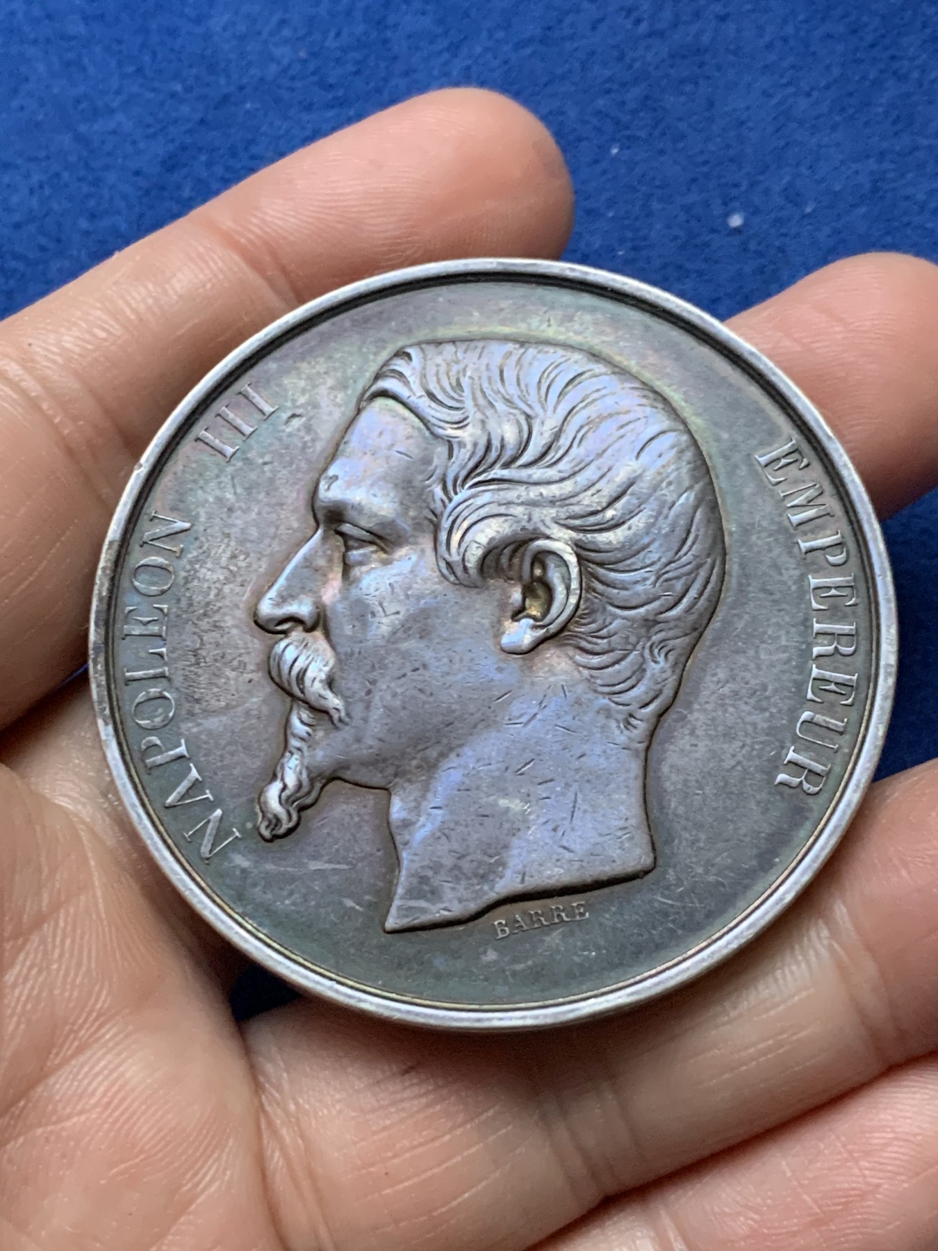 《竞宝斋》第262场-周日，周一，周二 3场连拍 (全场包邮) 法国第二帝国立法机构纪念银章，65.61g，50.6mm，手指边铭