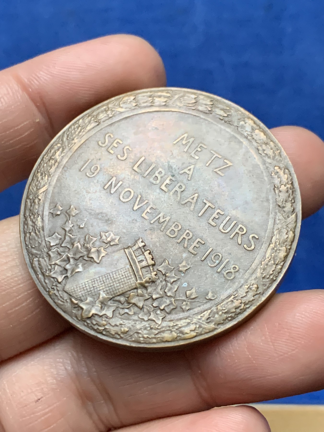 《竞宝斋》第262场-周日，周一，周二 3场连拍 (全场包邮) 法国解放梅斯纪念铜章，普法战争后割让给德国，1918年重回祖国怀抱，41.66g，45mm，丰饶角+铜标