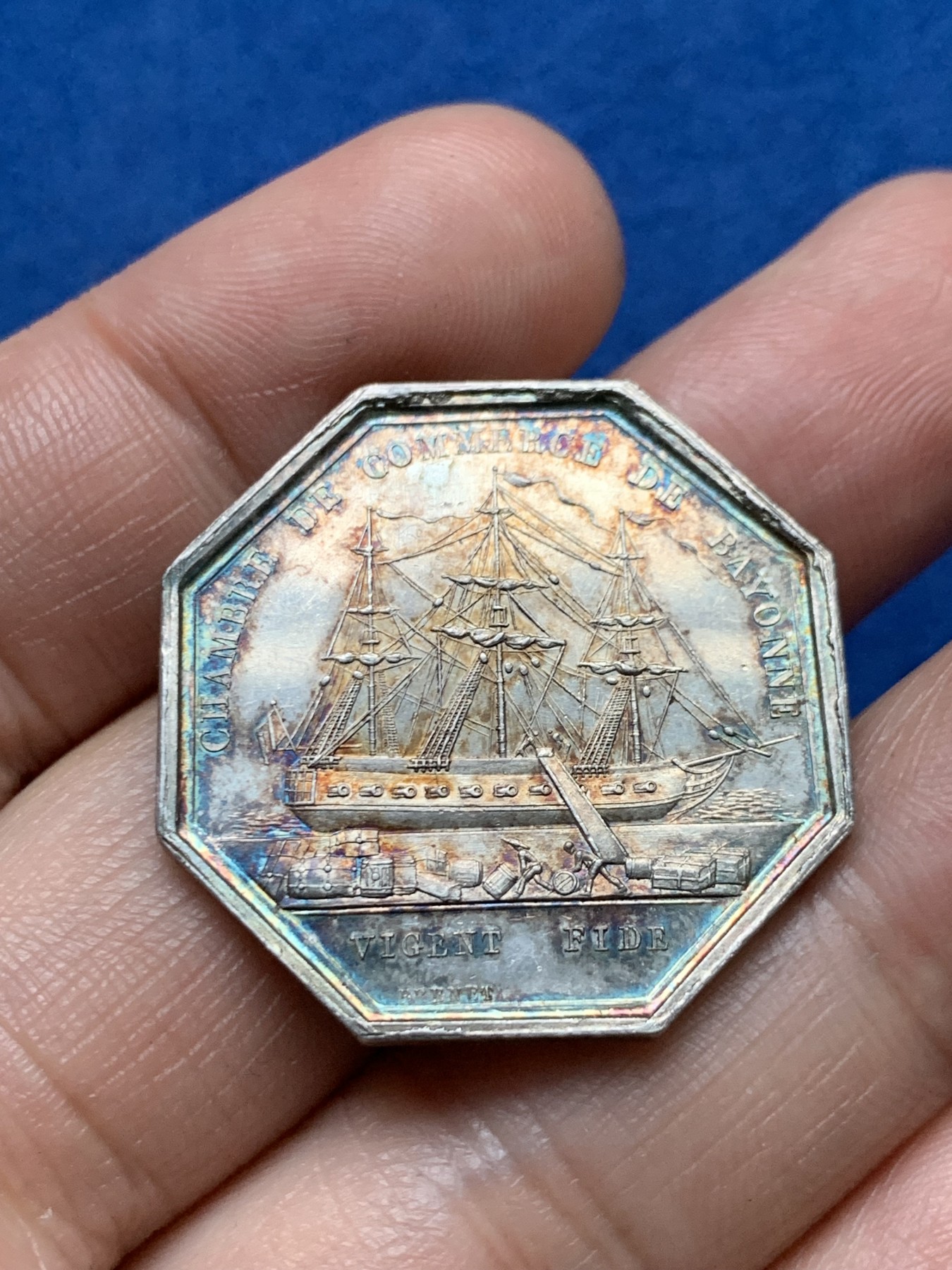 《竞宝斋》第262场-周日，周一，周二 3场连拍 (全场包邮) 法国八角银章，巴约纳商会，13.05g，30.7mm，蜜蜂边铭，极美五彩包浆