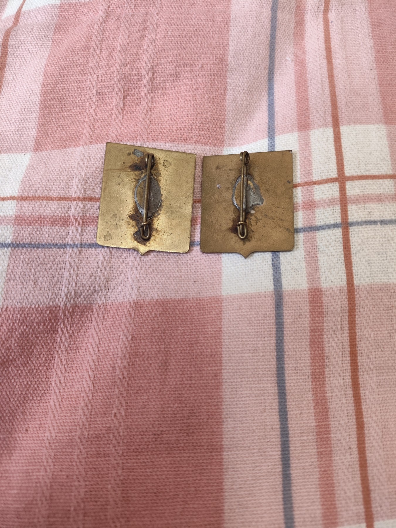 仁孝堂徽章红藏拍卖(第四场) 荷兰交通运输部证章一对 铜制珐琅 压手