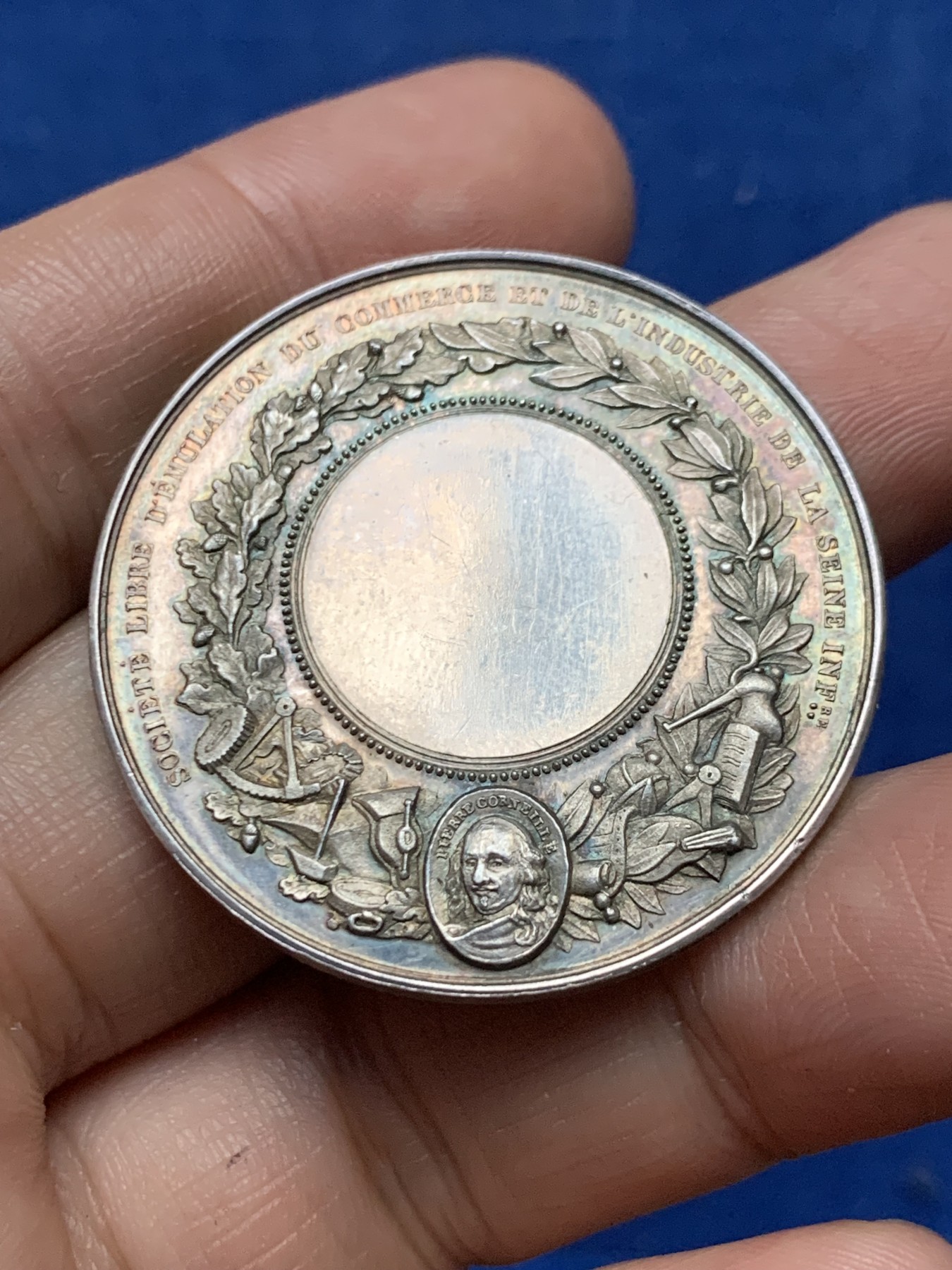 《竞宝斋》第262场-周日，周一，周二 3场连拍 (全场包邮) 法国银质jeton，诺曼底塞纳河畔商业和工业模拟自由公司，铭文：科学引导艺术和工业的发展，背面头像是高乃衣，22.82g，38.6mm，丰饶角边铭，8点方向有磕
