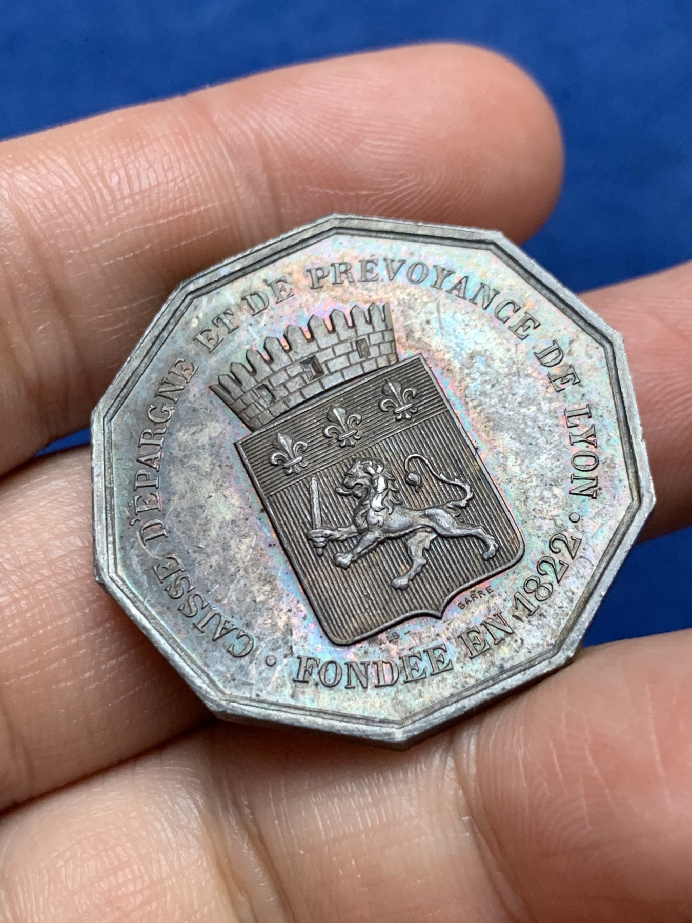 《竞宝斋》第262场-周日，周一，周二 3场连拍 (全场包邮) 法国里昂储蓄银行十边形代用银币，16.56g，33.2mm，丰饶角边铭