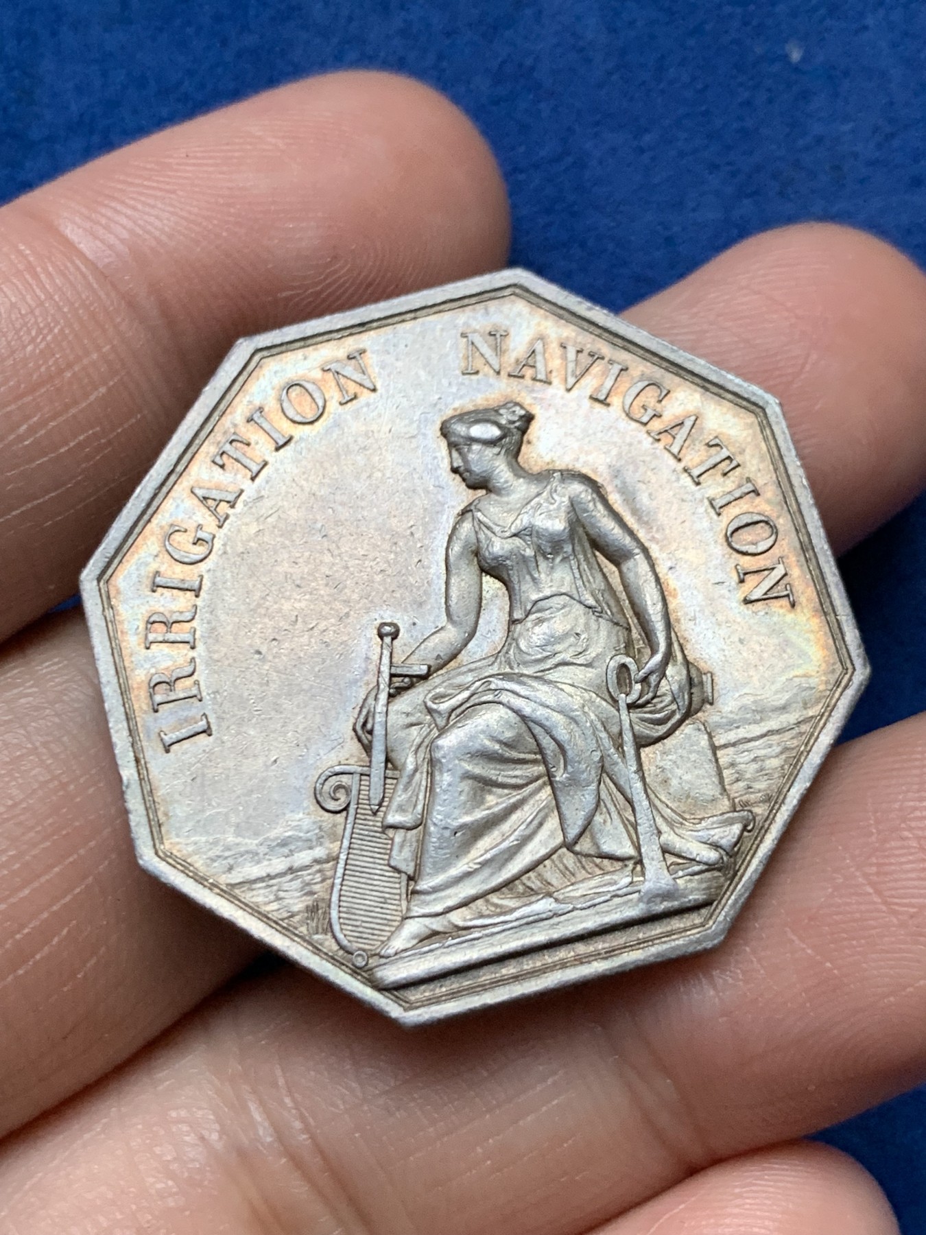 《竞宝斋》第262场-周日，周一，周二 3场连拍 (全场包邮) 法国JETON银质八角，皮埃尔拉特运河，直径35.2毫米 重量20.09克，边铭：1832-1841神灯