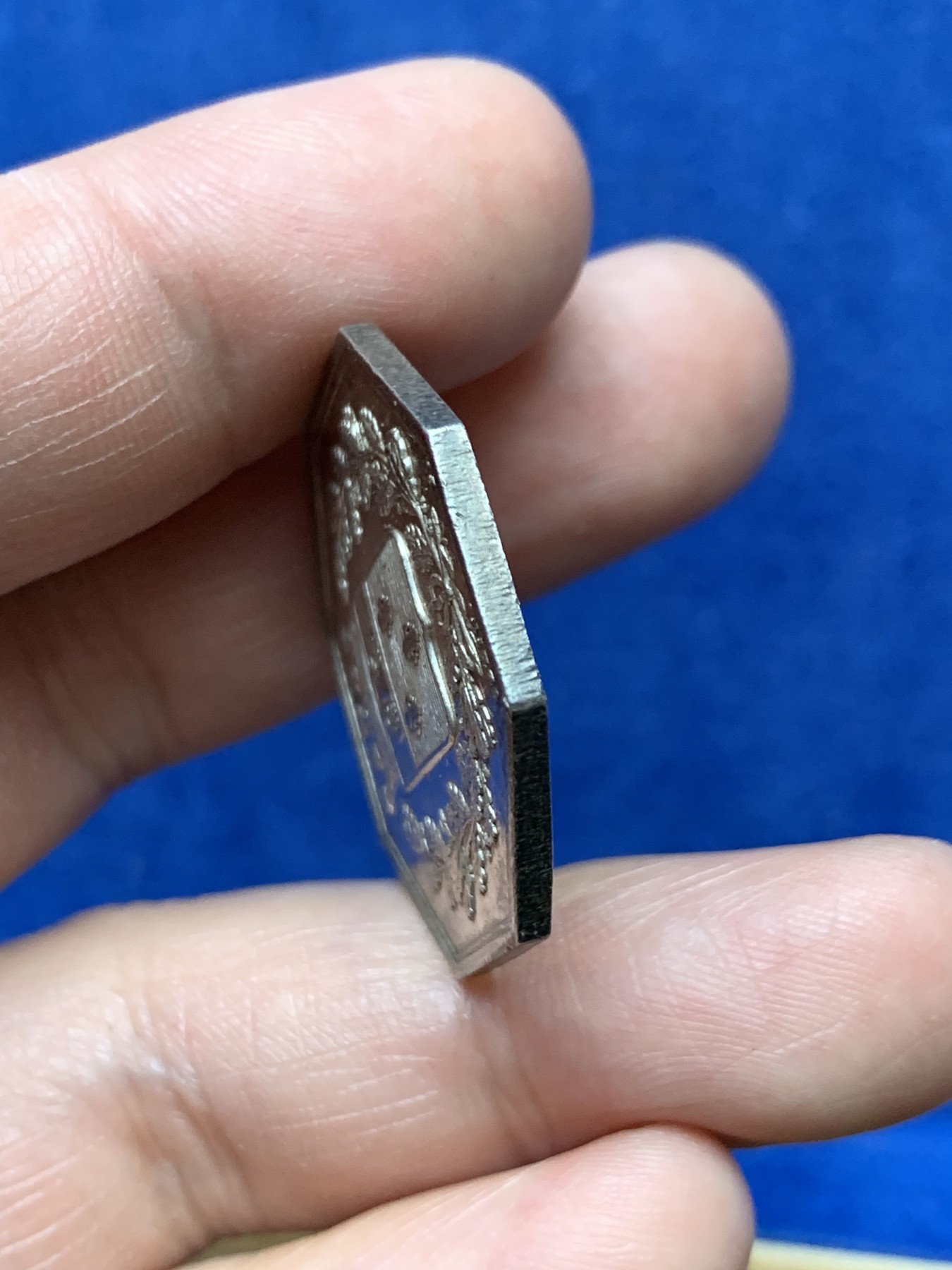 《竞宝斋》第262场-周日，周一，周二 3场连拍 (全场包邮) 法国八角银章，带有双头鸡纹章标志的凡尔赛城市，12.87g，30.5mm，早期无边铭