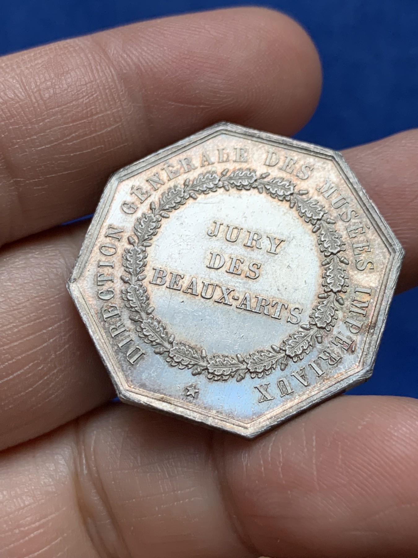 《竞宝斋》第262场-周日，周一，周二 3场连拍 (全场包邮) 法国帝国博物馆总局银质八角代币，13.69g，32.3mm，1860-1879蜜蜂边铭