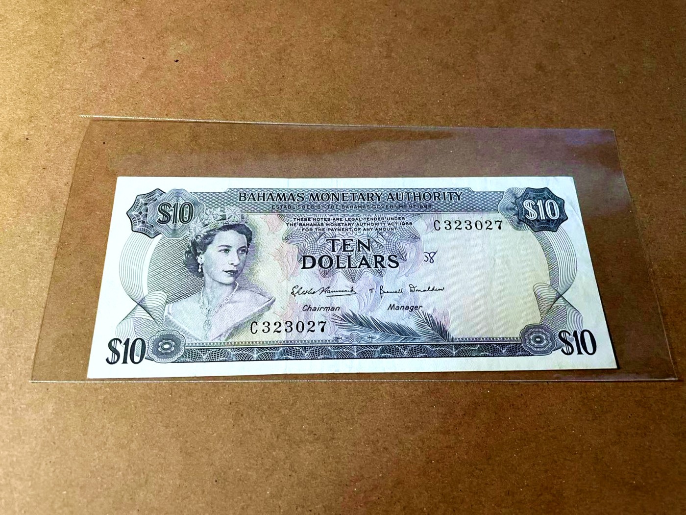 【Blue Auction】✨世界纸币精拍第464期【精】 巴哈马 1968年10元 经典彩背 女王 火烈鸟 品相如图 比74版稀少