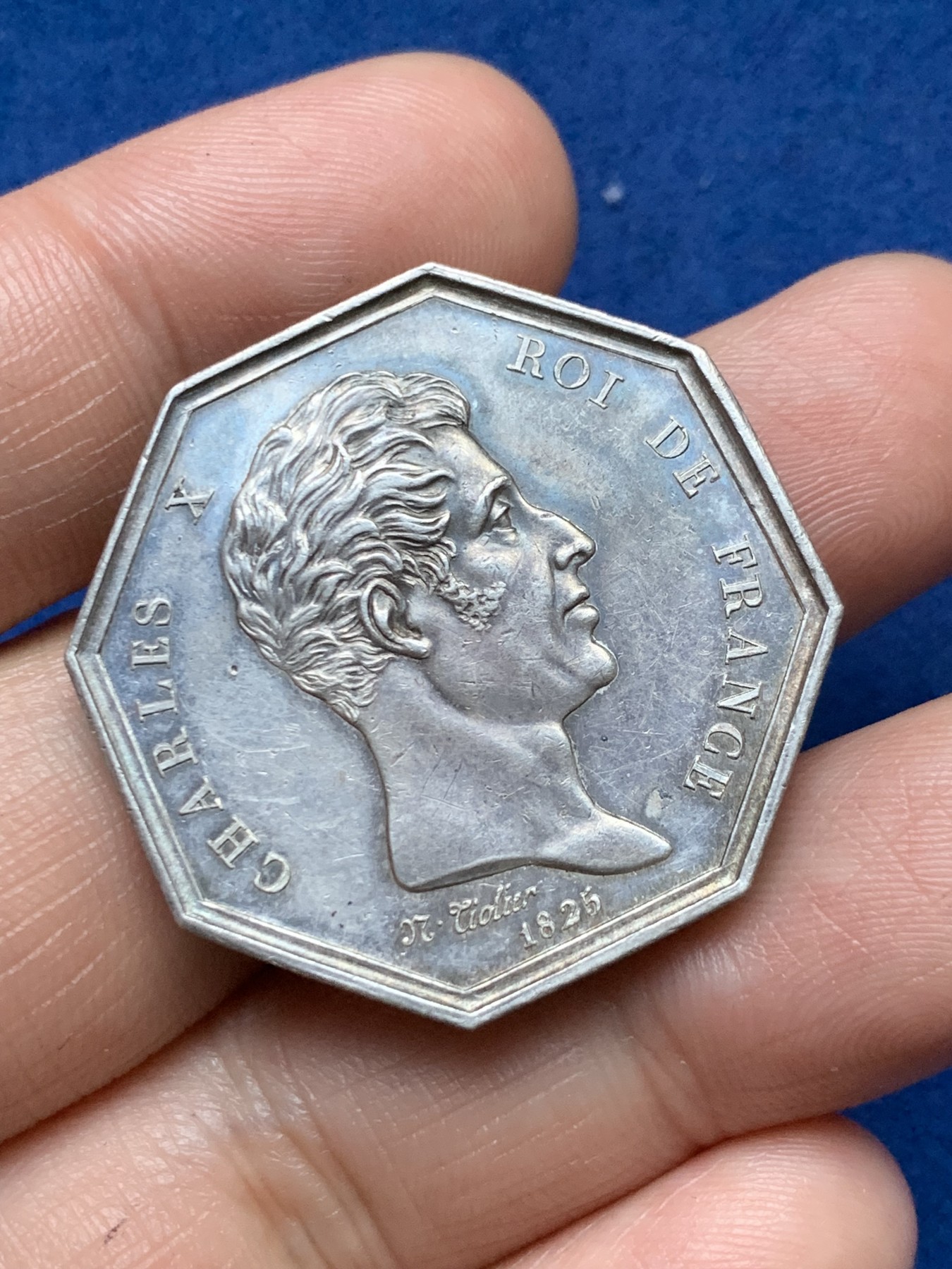 《竞宝斋》第262场-周日，周一，周二 3场连拍 (全场包邮) 法国1825年查理十世巴黎证券交易所JETON银质八角，直径33.3毫米 重量17.43克，早期光边原铸