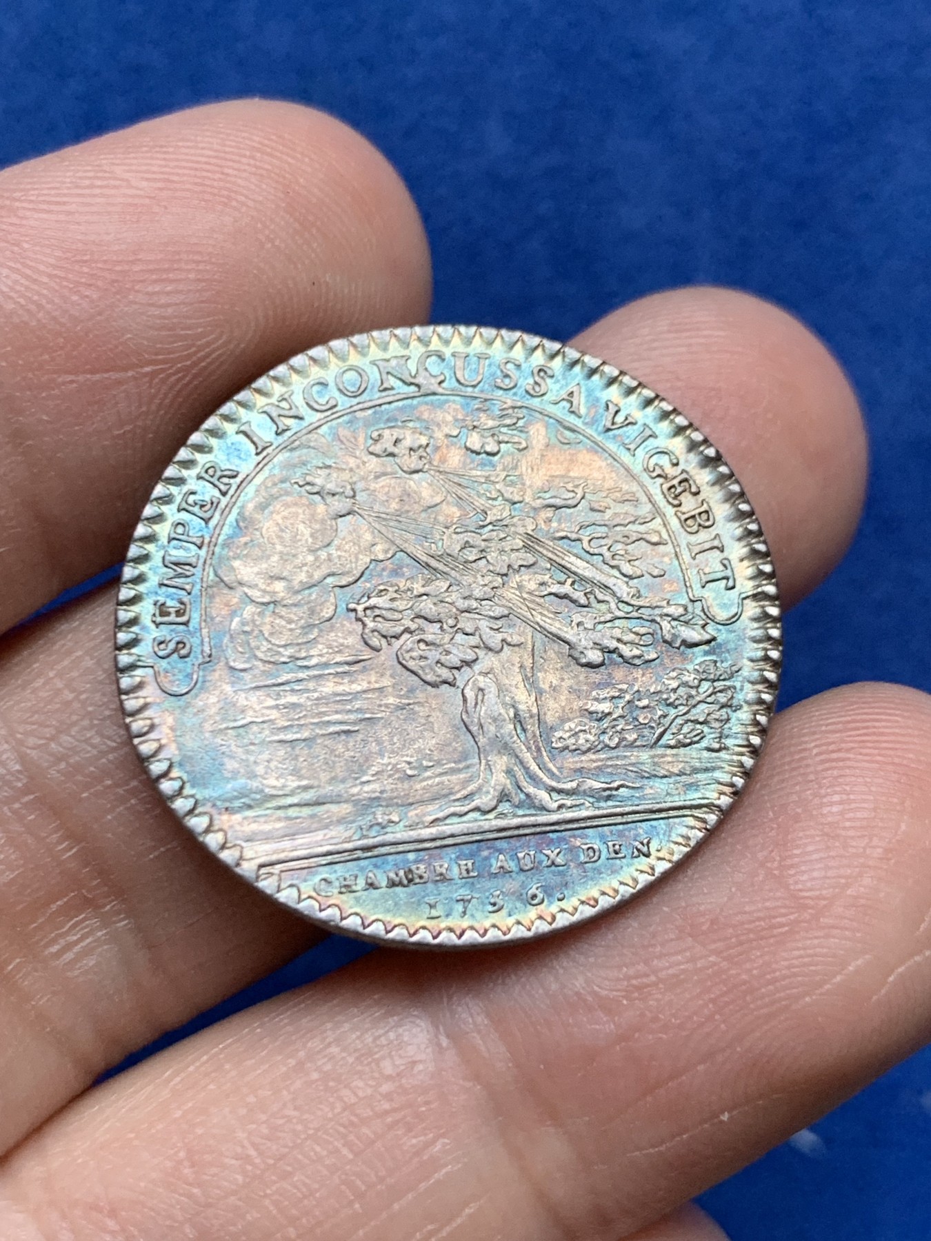 《竞宝斋》第262场-周日，周一，周二 3场连拍 (全场包邮) 法国1756年路易十五国王寝宫管理者商会银质代用币，基路伯吹着老橡树，7.34g，28.2mm