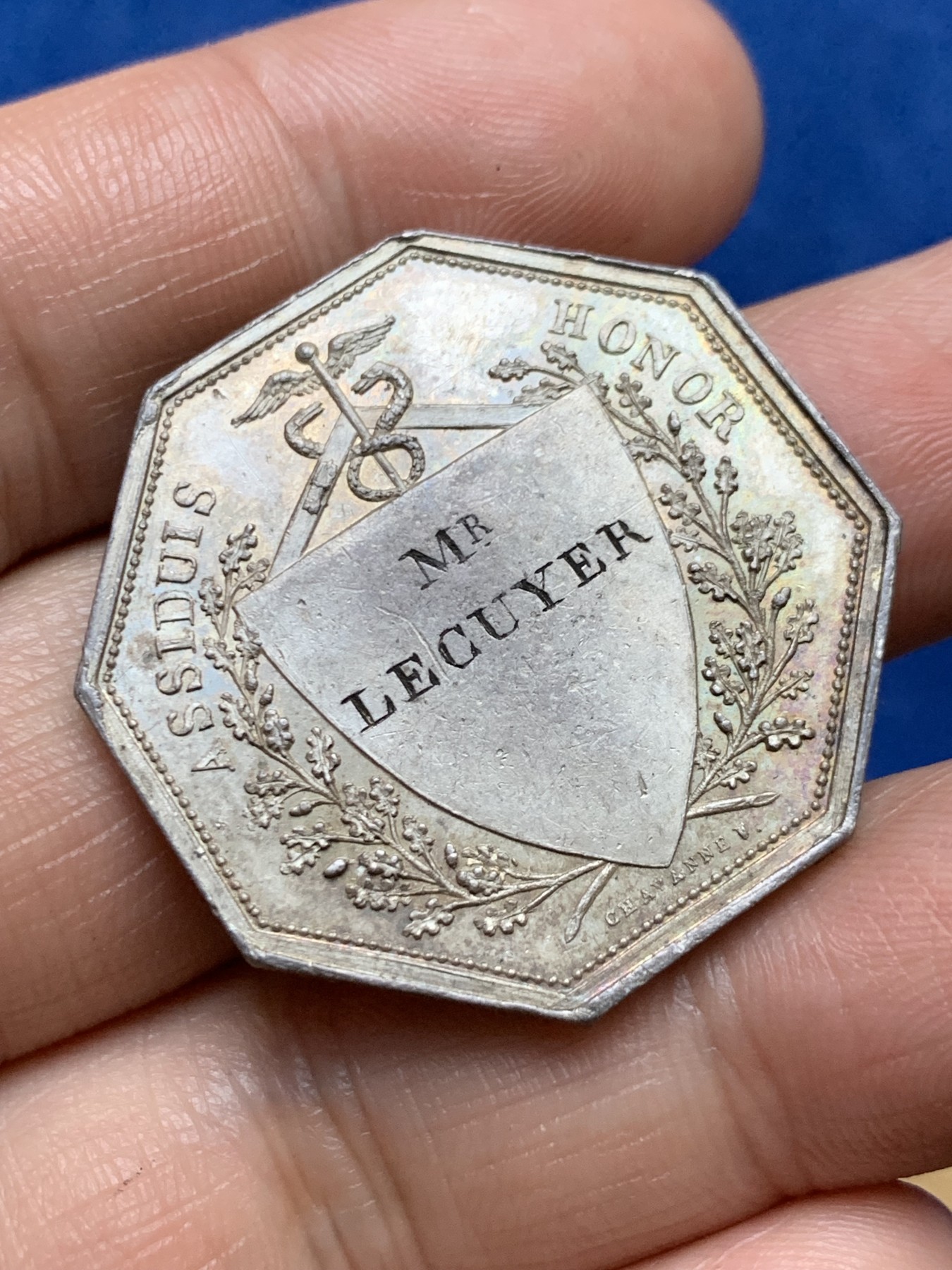 《竞宝斋》第262场-周日，周一，周二 3场连拍 (全场包邮) 法国1826年属于里昂市政委员会议员Mr.Lecuyer的八角银质代币，17.08g，33.3mm，早期无边铭