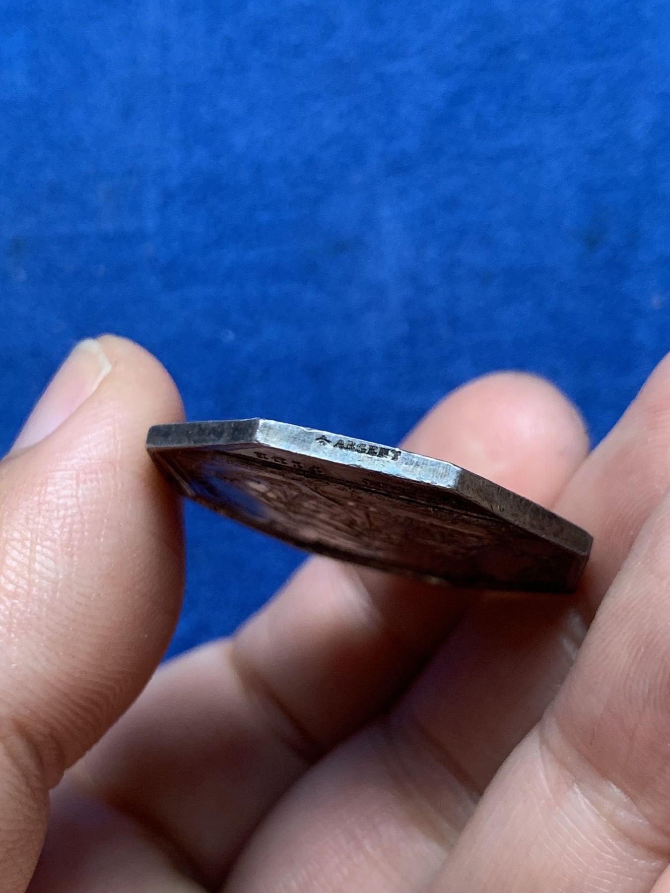 《竞宝斋》第262场-周日，周一，周二 3场连拍 (全场包邮) 法国八角银章，巴约纳商会，13.05g，30.7mm，蜜蜂边铭，极美五彩包浆