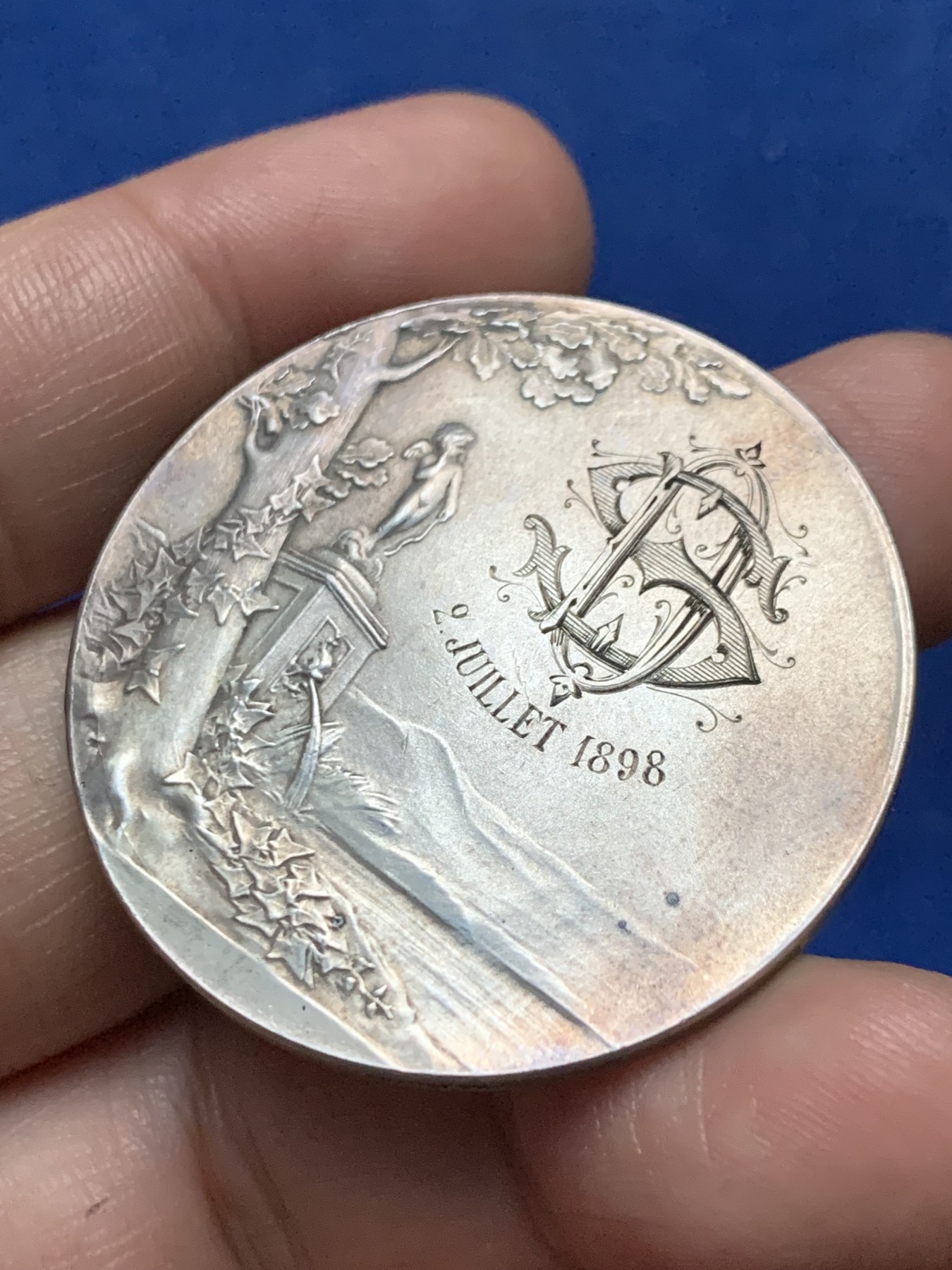 《竞宝斋》第262场-周日，周一，周二 3场连拍 (全场包邮) 法国O.Rtoy “永恒的爱”结婚纪念银章，31.57g，41.3mm，丰饶角边铭，有轻磕