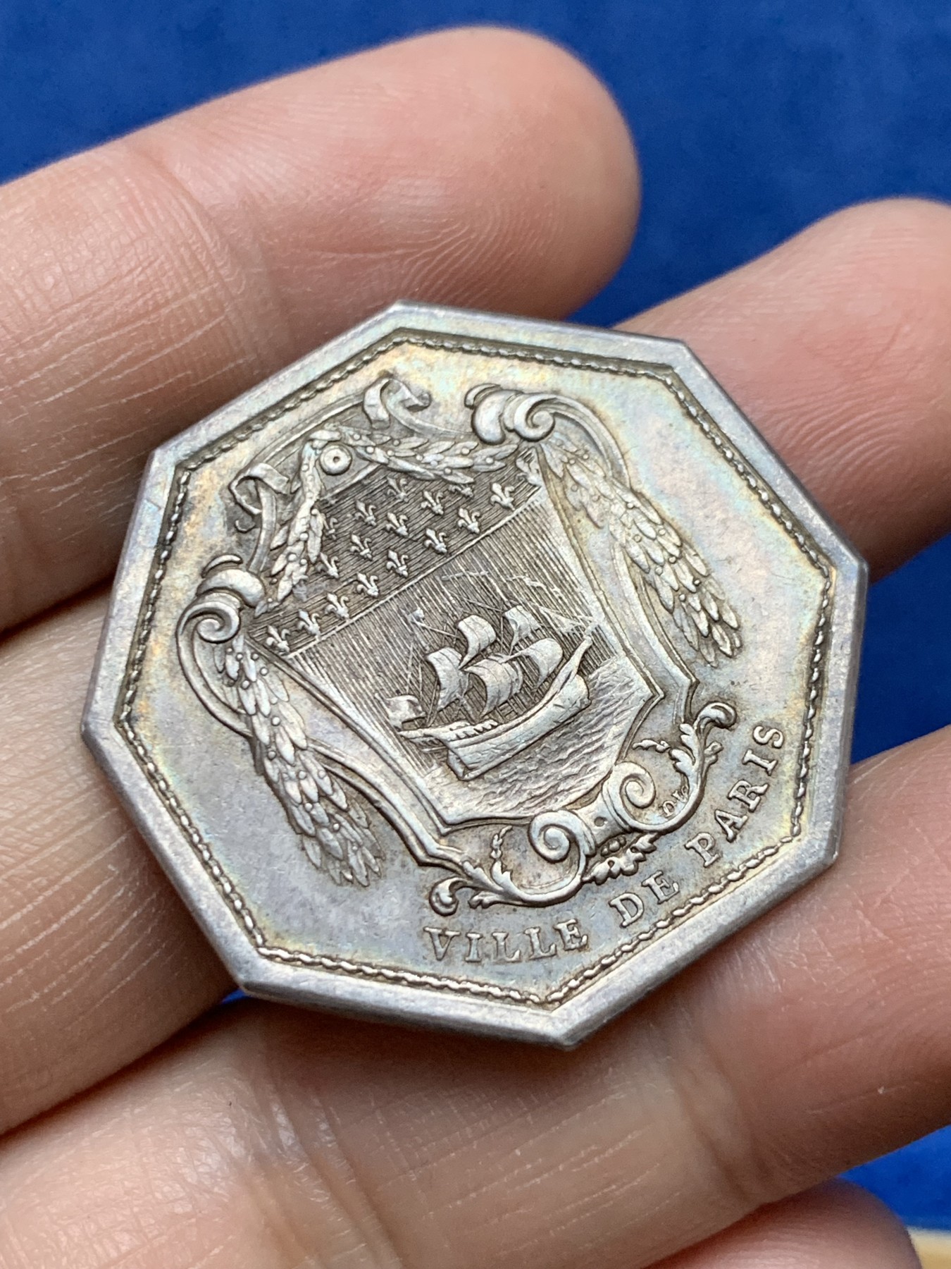 《竞宝斋》第262场-周日，周一，周二 3场连拍 (全场包邮) 法国1786年巴黎市政厅八角银质代币，代币吉祥寓意的独角兽，14.71g，33.8mm，早期无边铭