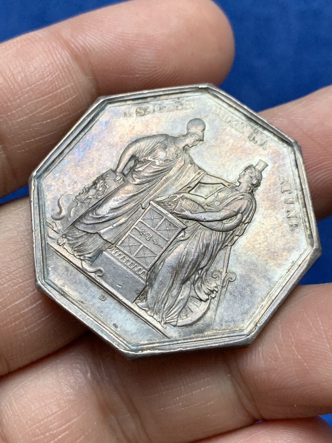 《竞宝斋》第262场-周日，周一，周二 3场连拍 (全场包邮) 法国八角银章，法兰西银行，铭文：智慧决定财富，24.92g，36.4mm，1845-1860手指边铭