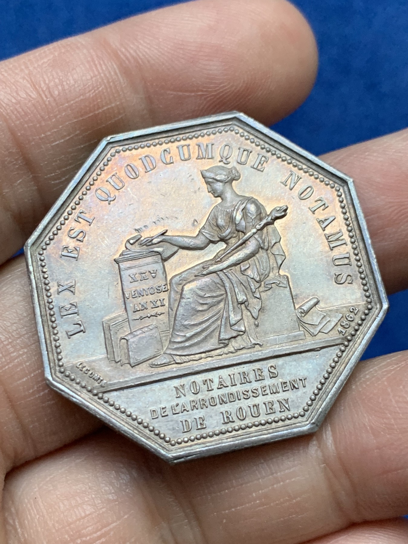 《竞宝斋》第262场-周日，周一，周二 3场连拍 (全场包邮) 法国鲁昂公证人银质八角代币，22.13g，36.3mm，蜜蜂边铭