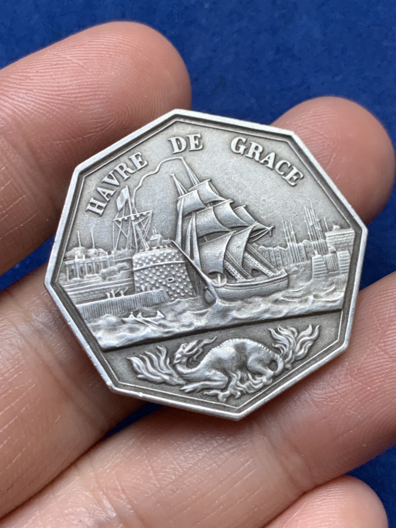 《竞宝斋》第262场-周日，周一，周二 3场连拍 (全场包邮) 法国勒阿弗尔商会八角银章，16.60g，32.2mm，边铭：丰饶角1ARGENT