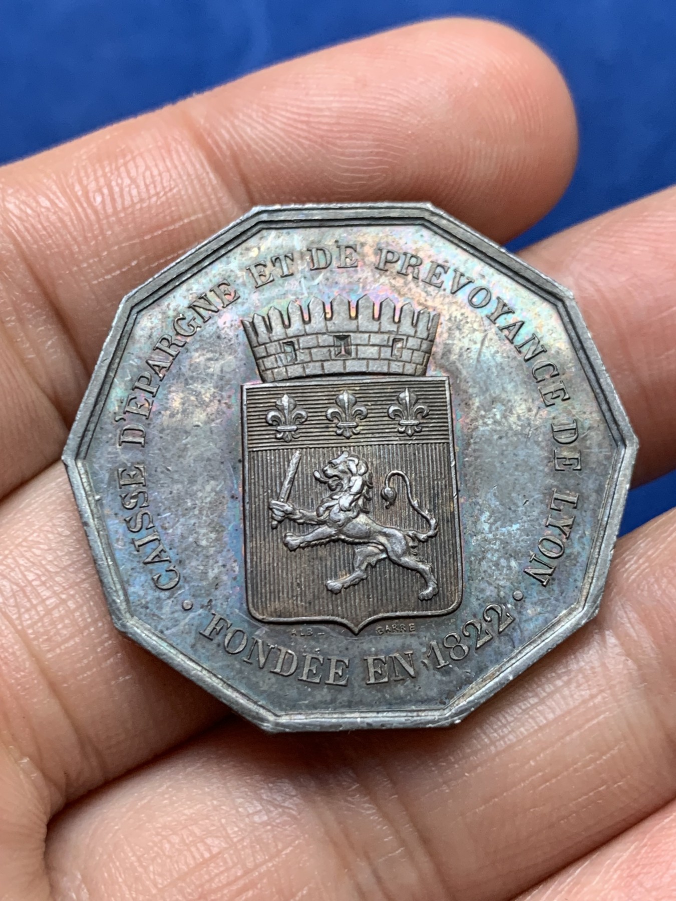 《竞宝斋》第262场-周日，周一，周二 3场连拍 (全场包邮) 法国里昂储蓄银行十边形代用银币，16.56g，33.2mm，丰饶角边铭