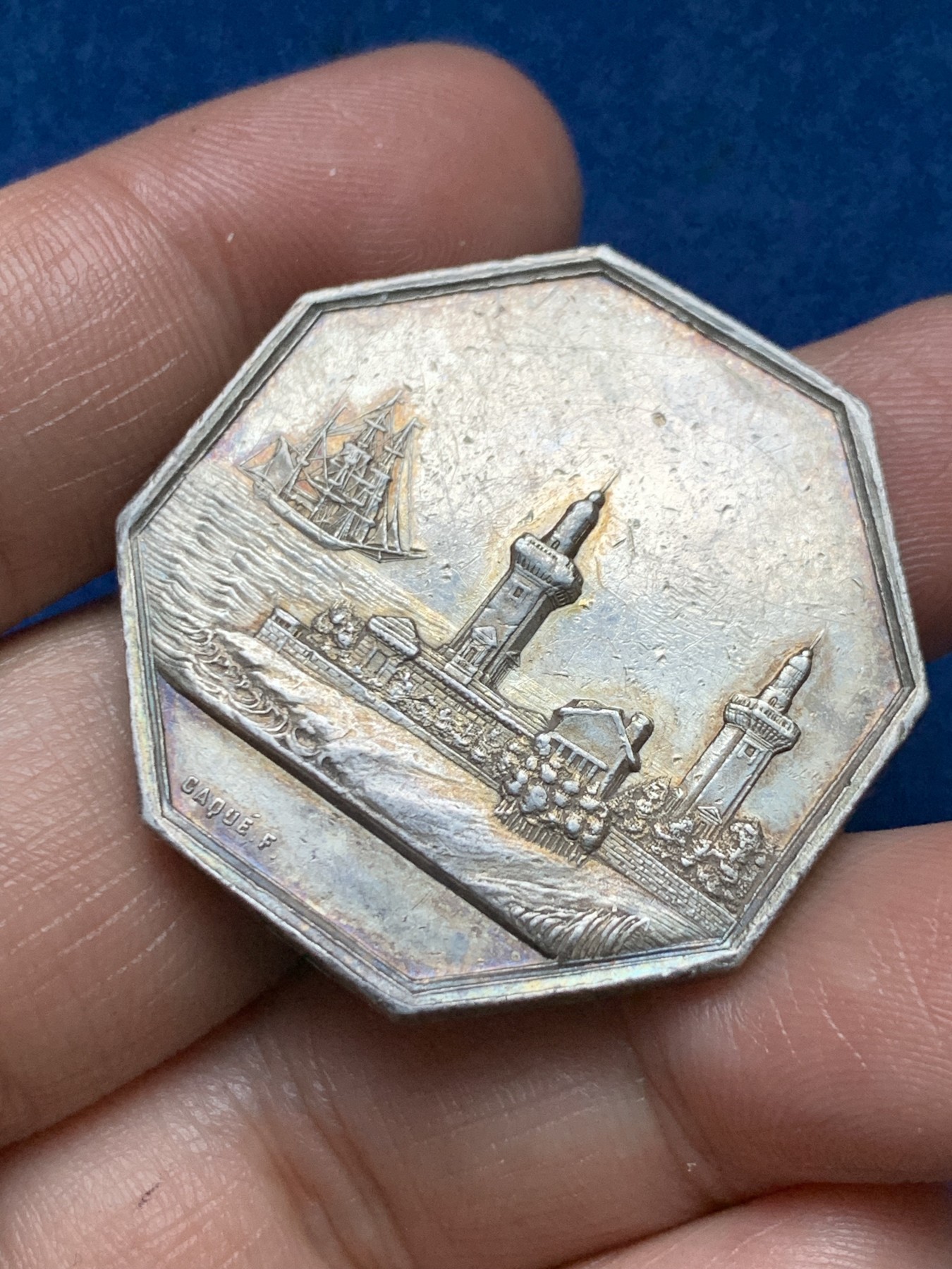 《竞宝斋》第262场-周日，周一，周二 3场连拍 (全场包邮) 法国勒阿弗尔海事保险公司八角银质代币，19.68g，36mm，手指边铭