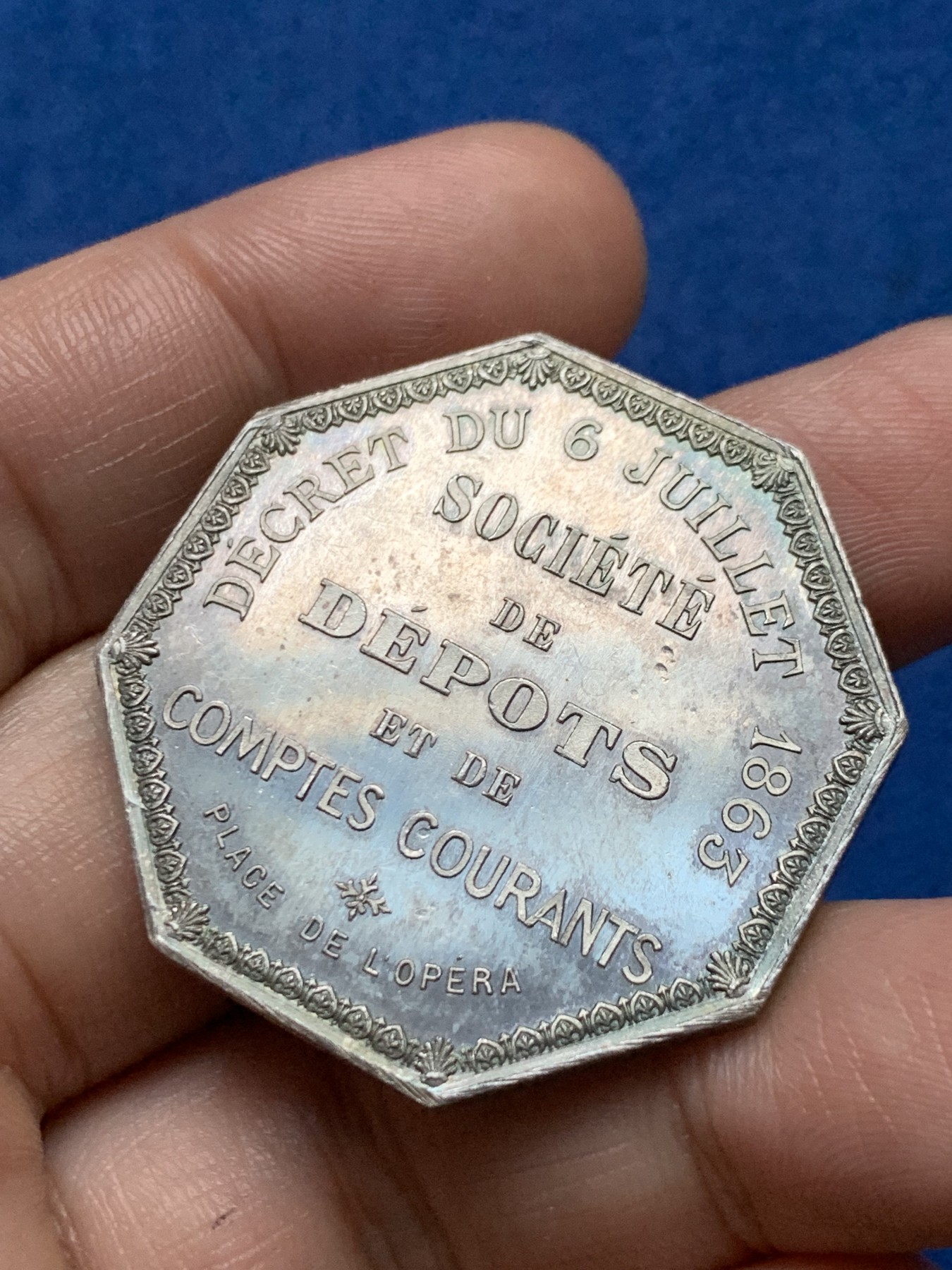 《竞宝斋》第262场-周日，周一，周二 3场连拍 (全场包邮) 法国存款与活期账户公司八角银代币，巴黎歌剧院建筑，透视感强，23.09g，37.7mm，大尺寸，好品难得