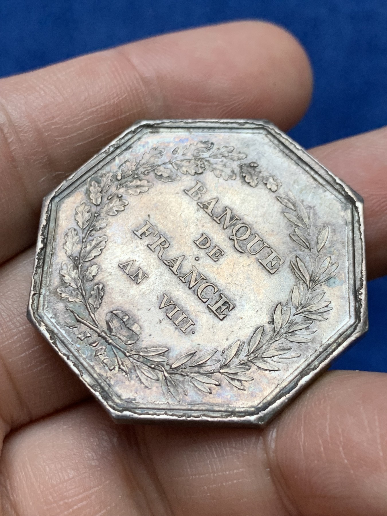 《竞宝斋》第262场-周日，周一，周二 3场连拍 (全场包邮) 法国八角银章，法兰西银行，铭文：智慧决定财富，24.92g，36.4mm，1845-1860手指边铭