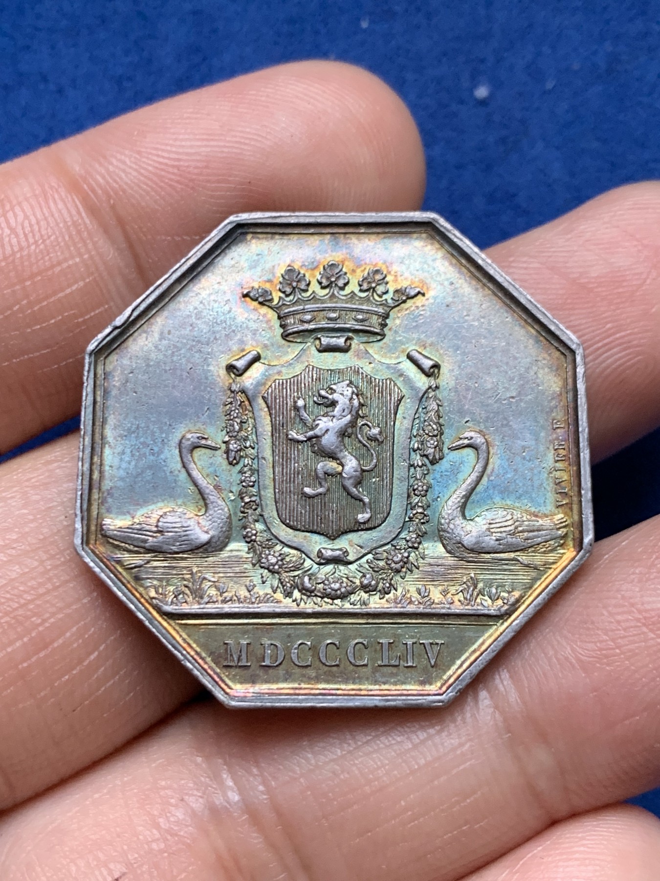 《竞宝斋》第262场-周日，周一，周二 3场连拍 (全场包邮) 法国瓦伦谢纳市政管理八角银质代币，16.28g，33.7mm，1860-1879年蜜蜂边铭