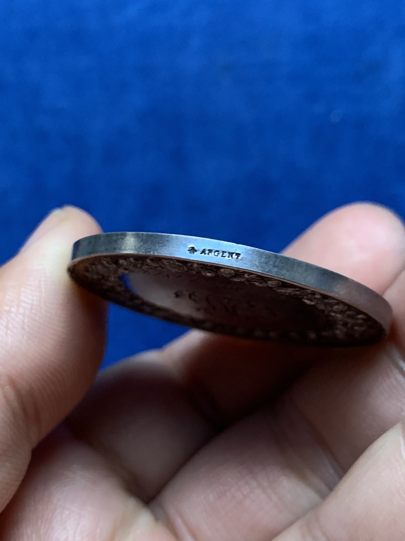 《竞宝斋》第262场-周日，周一，周二 3场连拍 (全场包邮) 法国爱情与婚姻纪念银章，24.72g，39.4mm，蜜蜂边铭