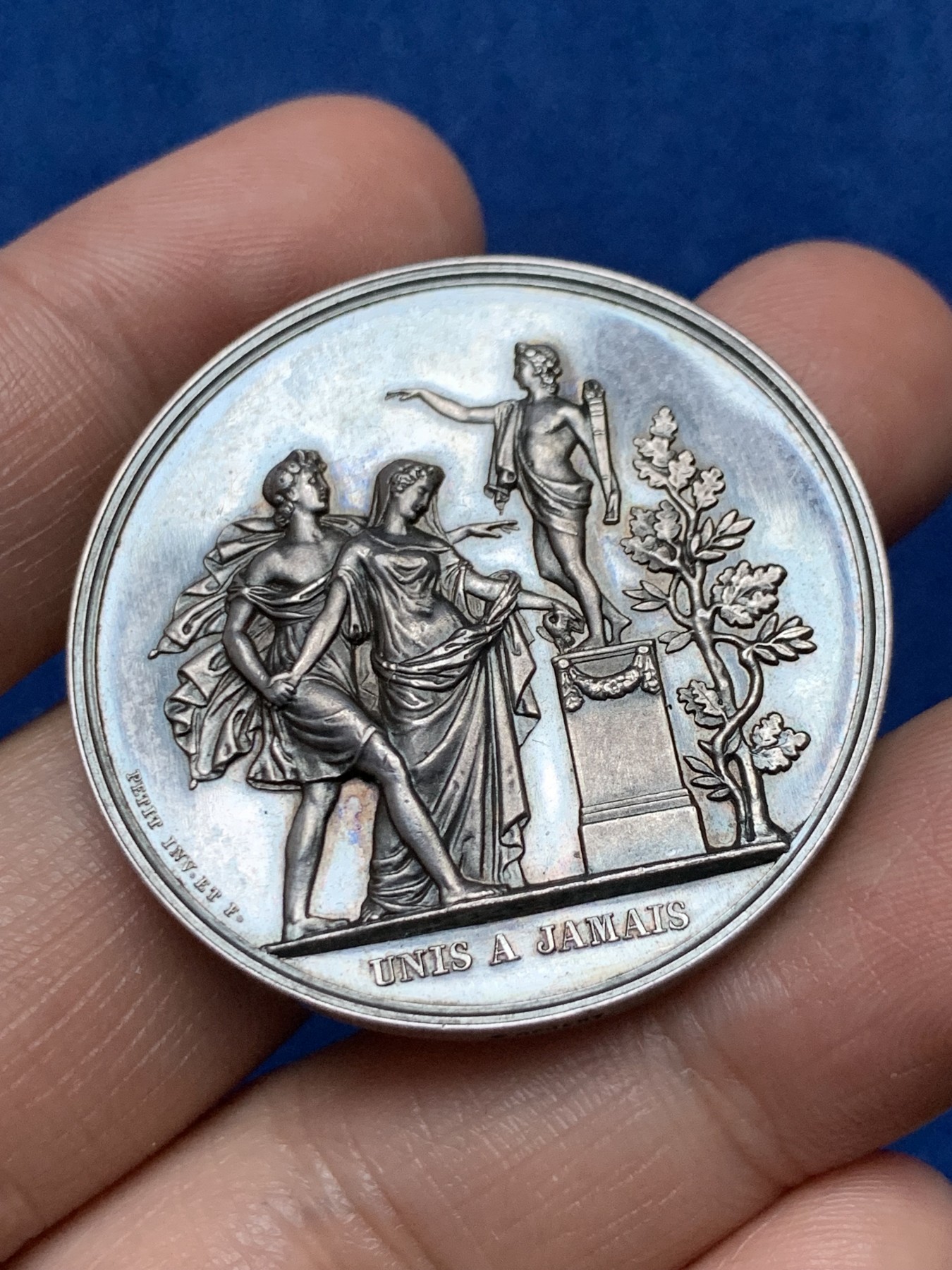 《竞宝斋》第262场-周日，周一，周二 3场连拍 (全场包邮) 法国爱情与婚姻纪念银章，24.72g，39.4mm，蜜蜂边铭