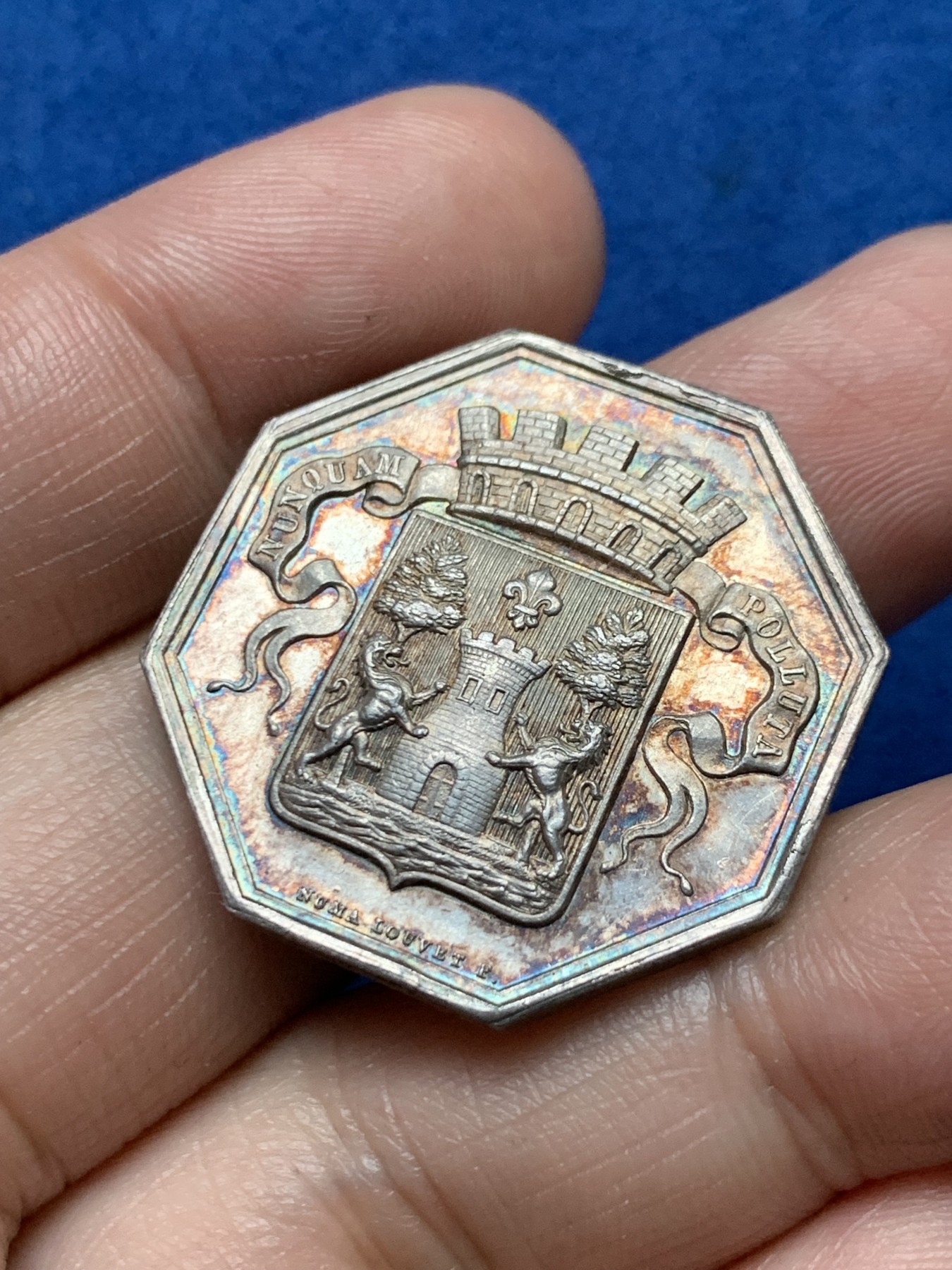 《竞宝斋》第262场-周日，周一，周二 3场连拍 (全场包邮) 法国八角银章，巴约纳商会，13.05g，30.7mm，蜜蜂边铭，极美五彩包浆