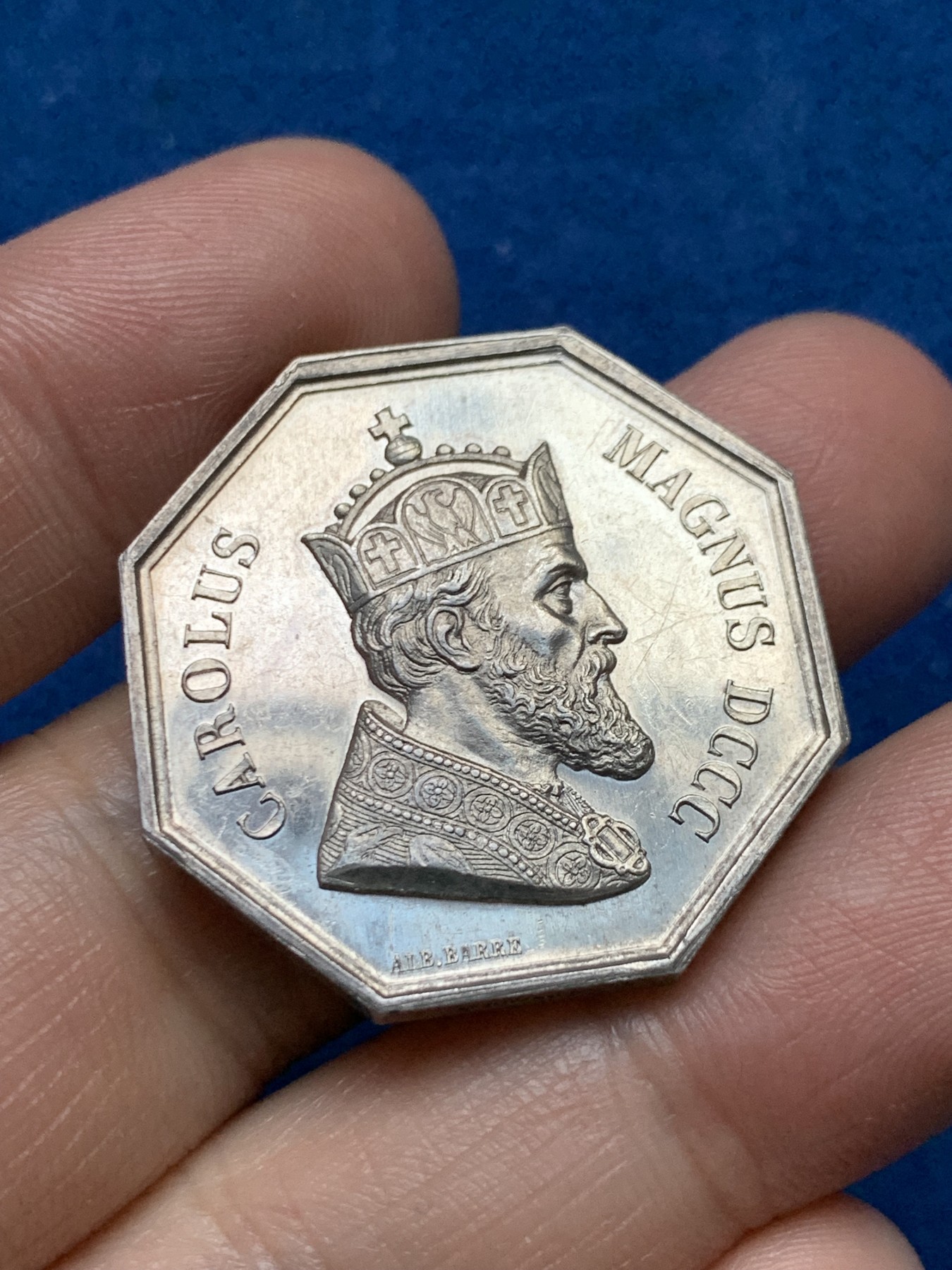 《竞宝斋》第262场-周日，周一，周二 3场连拍 (全场包邮) 法国1860-1879八角银质代币，塞纳省教育机构，查理大帝 蜜蜂边铭 重量15.45克，直径31毫米