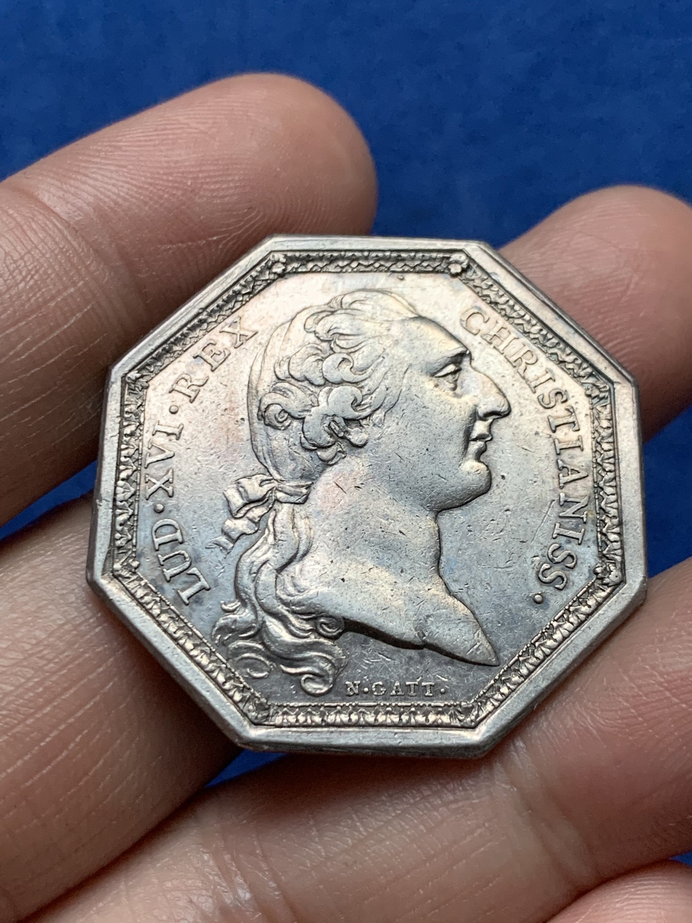 《竞宝斋》第262场-周日，周一，周二 3场连拍 (全场包邮) 法国路易十六时期鲁昂城市八角银质代币，17.49g，34mm，早期无边铭