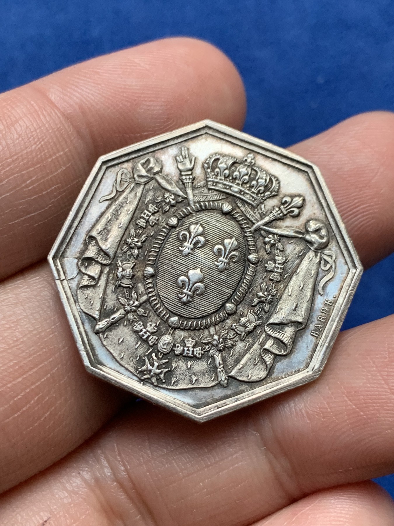 《竞宝斋》第262场-周日，周一，周二 3场连拍 (全场包邮) 法国八角银章，亚眠公证人，13.93g，31.5mm，1832年以前无边铭