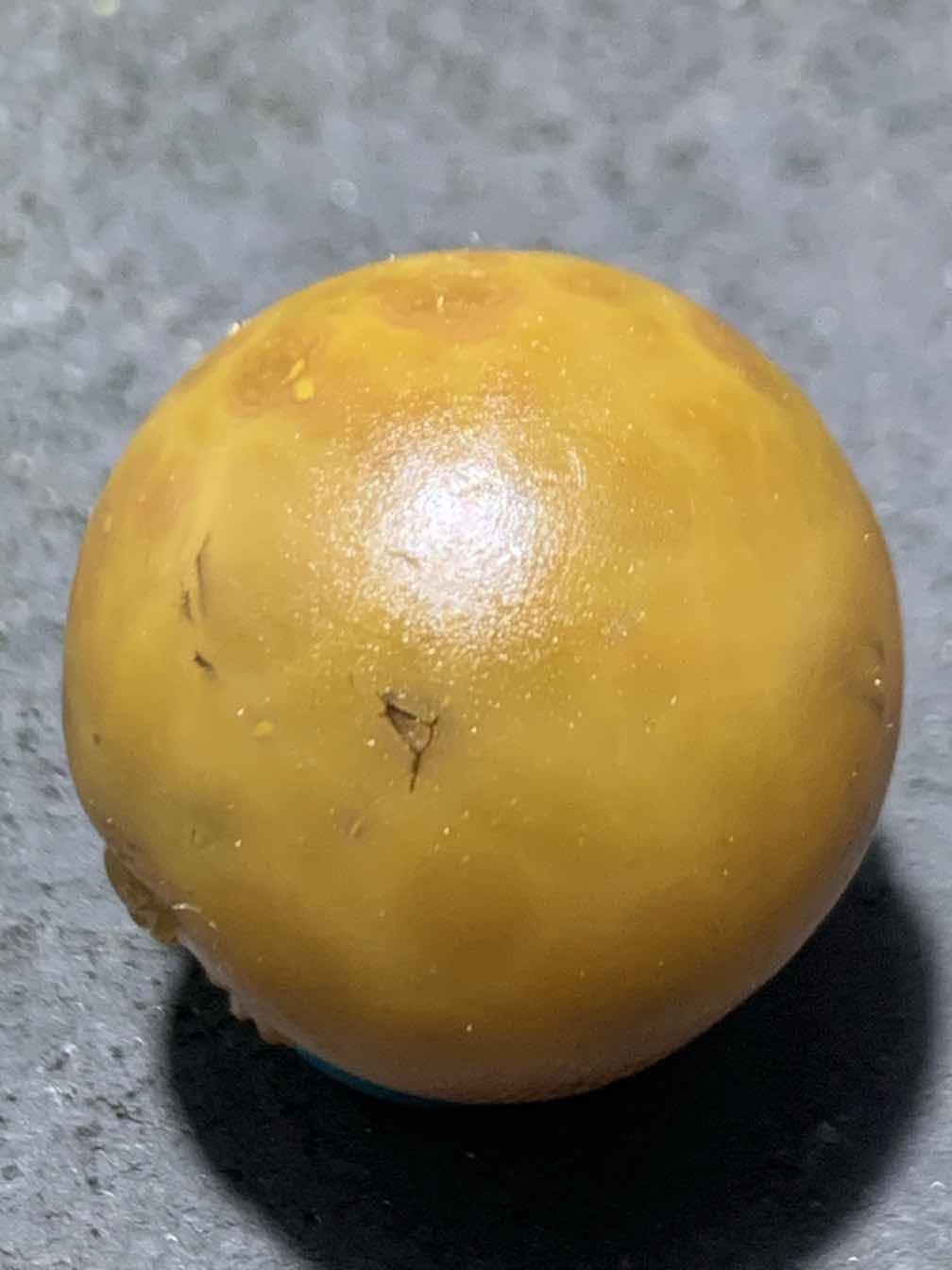 精美亚光高玉化黄金色战国红玛瑙手工雕刻钟馗圆珠一个，