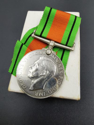 老王徽章第三十六期 - 加拿大二战防卫奖章   原盒   银质