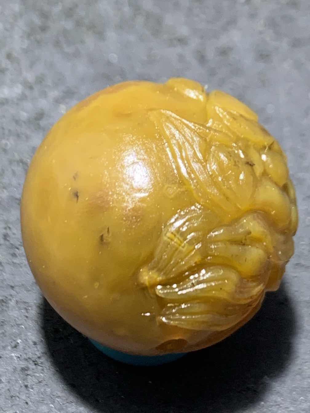 精美亚光高玉化黄金色战国红玛瑙手工雕刻钟馗圆珠一个，