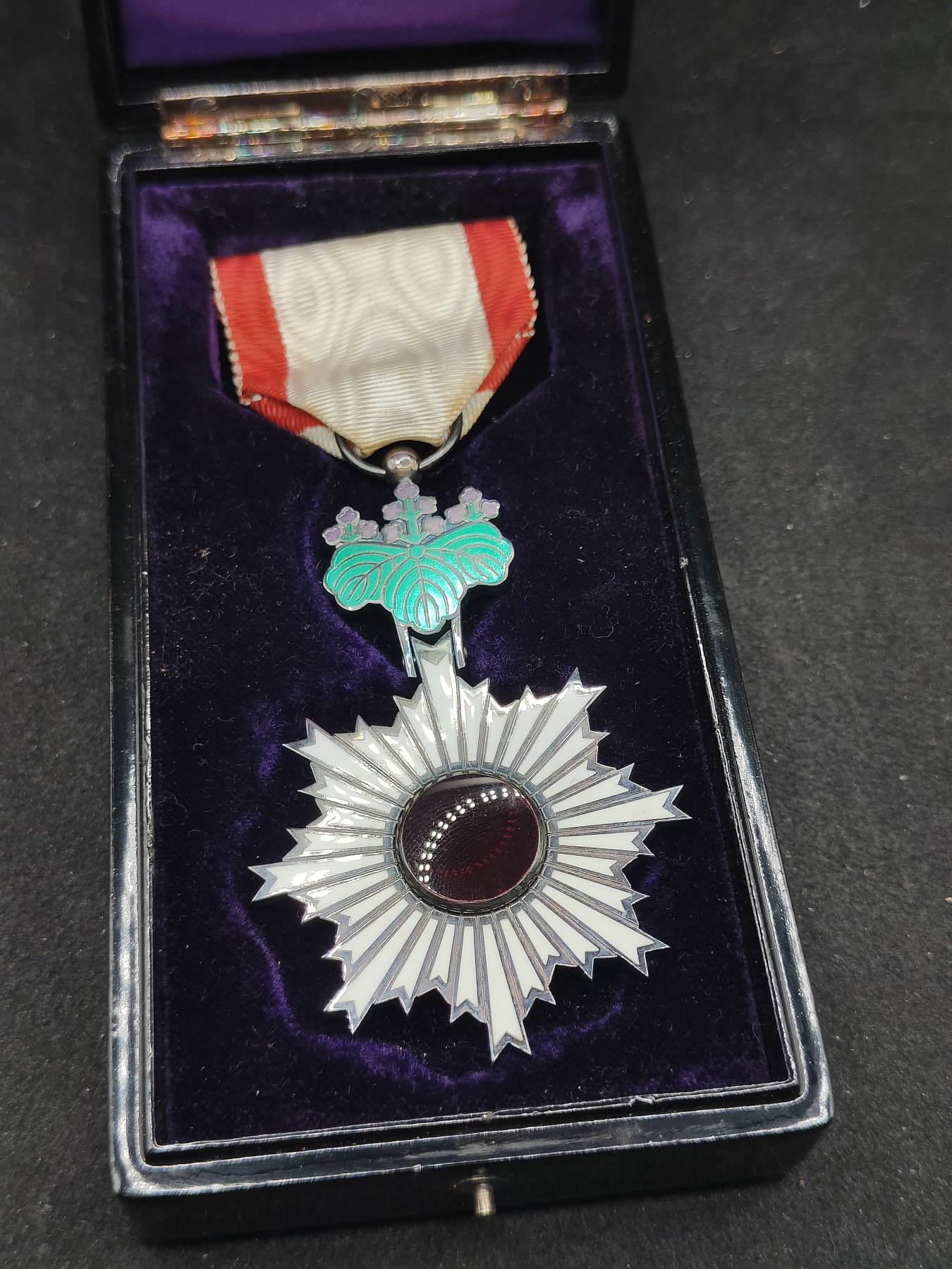 全场0元起拍 第150期 咸鱼国勋章拍卖专场 4月24日（周三）下午6：00开始 日本六等旭日章银制带盒