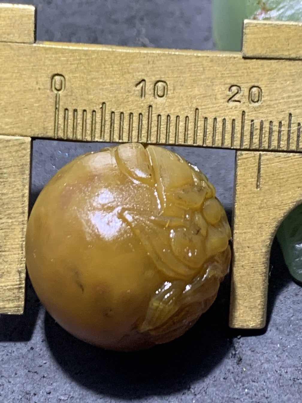 精美亚光高玉化黄金色战国红玛瑙手工雕刻钟馗圆珠一个，