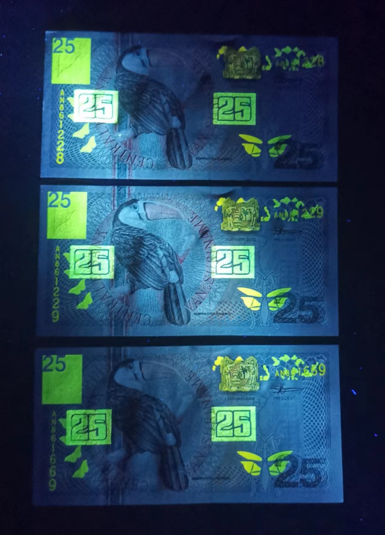《张总收藏》147期-外币精品云集 (3张)苏里南2000年25盾UNC无47