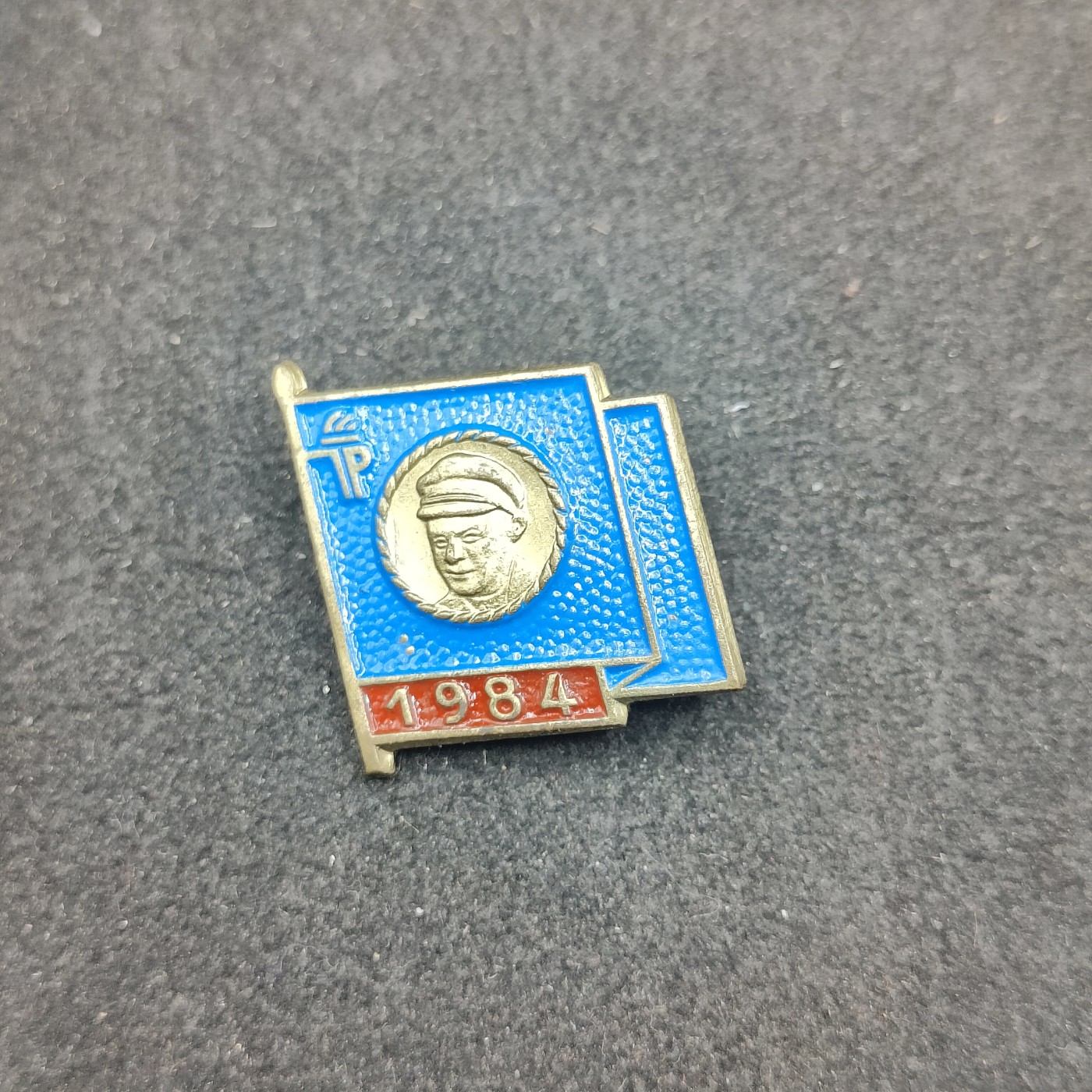 全场0元起拍 第150期 咸鱼国勋章拍卖专场 4月24日（周三）下午6：00开始 东德恩斯特台尔曼先锋队队徽