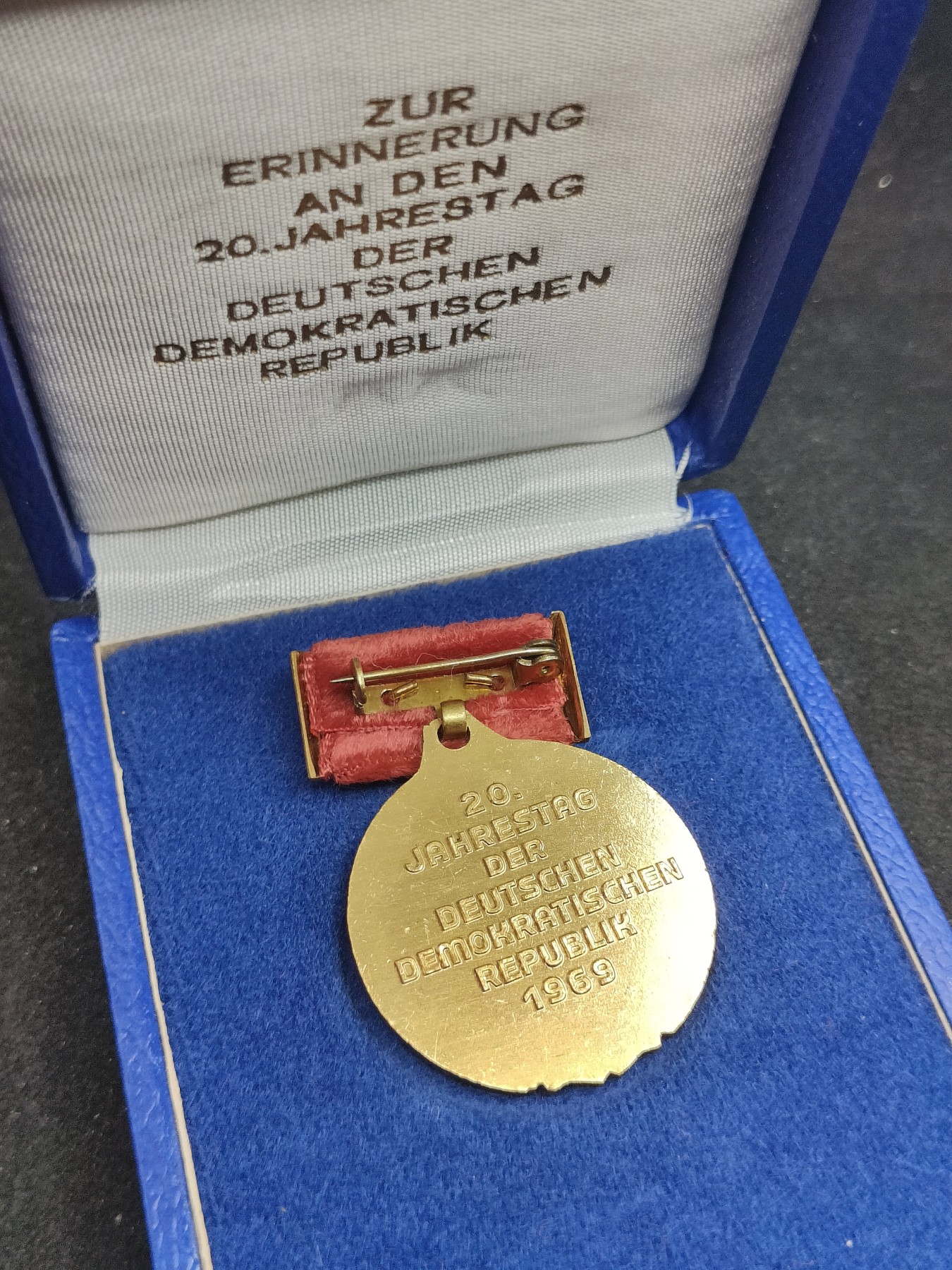 全场0元起拍 第150期 咸鱼国勋章拍卖专场 4月24日（周三）下午6：00开始 早期第一版良好做工 铜珐琅 东德20周年建国纪念章